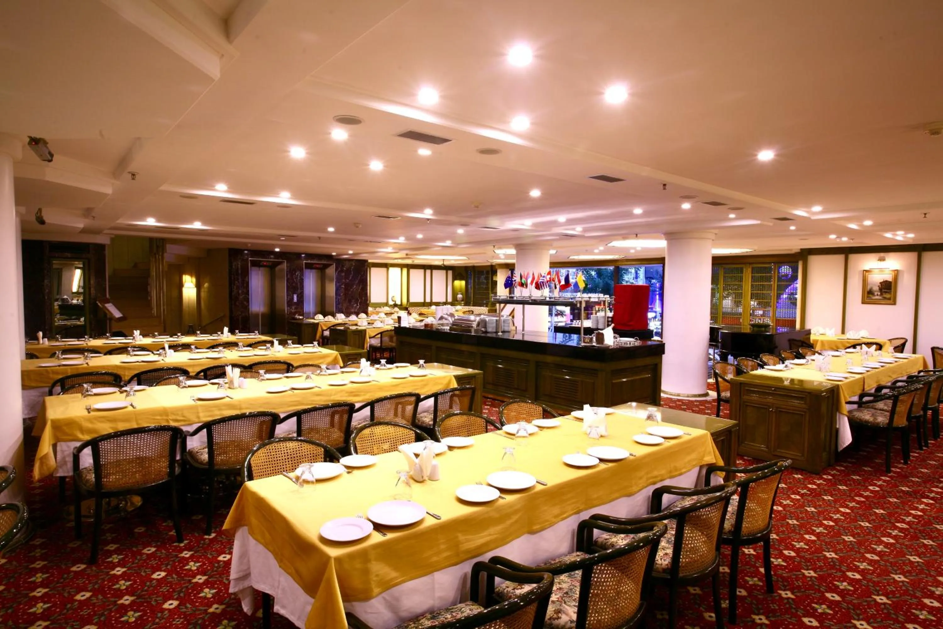 Restaurant/places to eat in Istanbul Royal Hotel