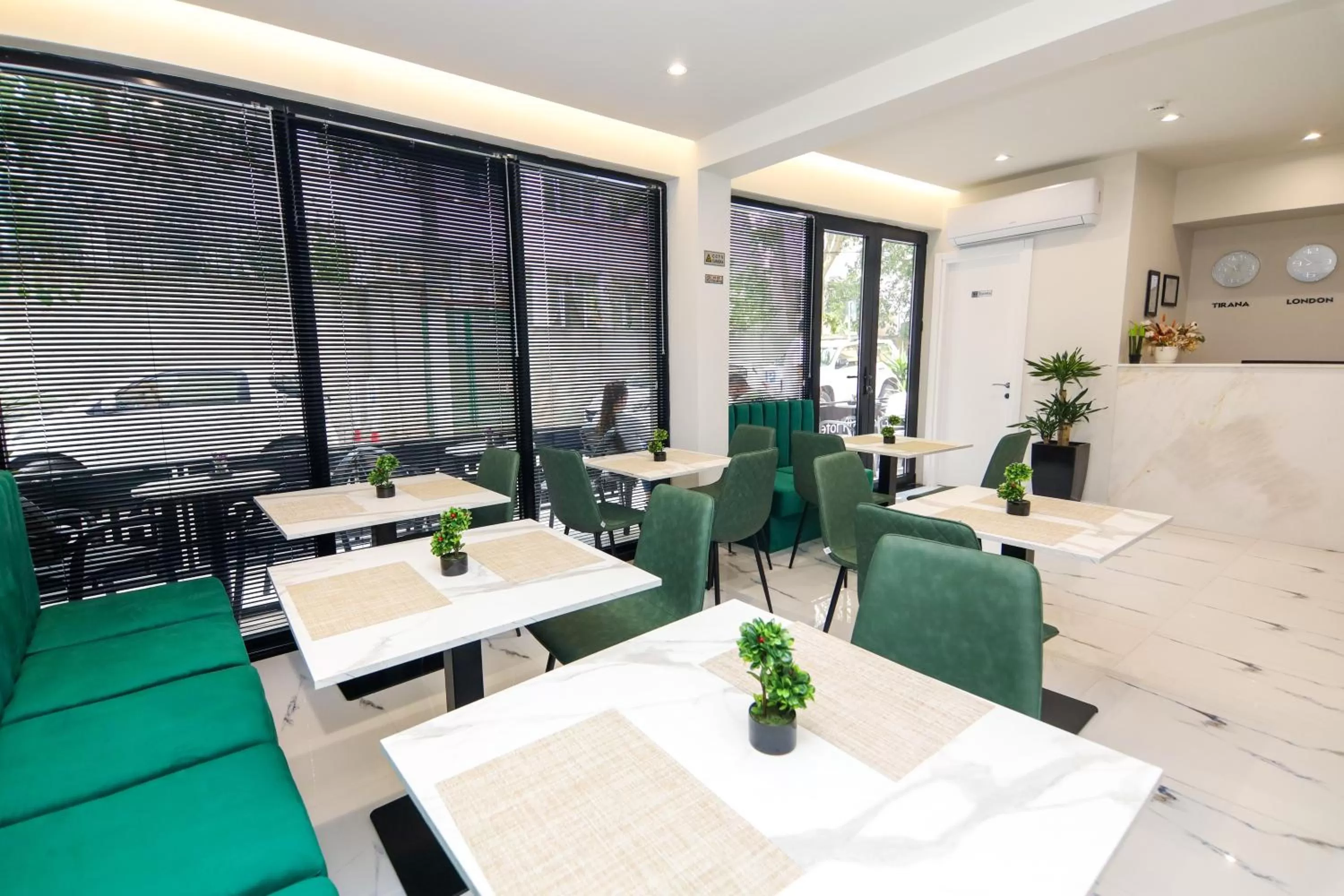 Restaurant/places to eat in N HOTEL CITY CENTER BY NOSHI