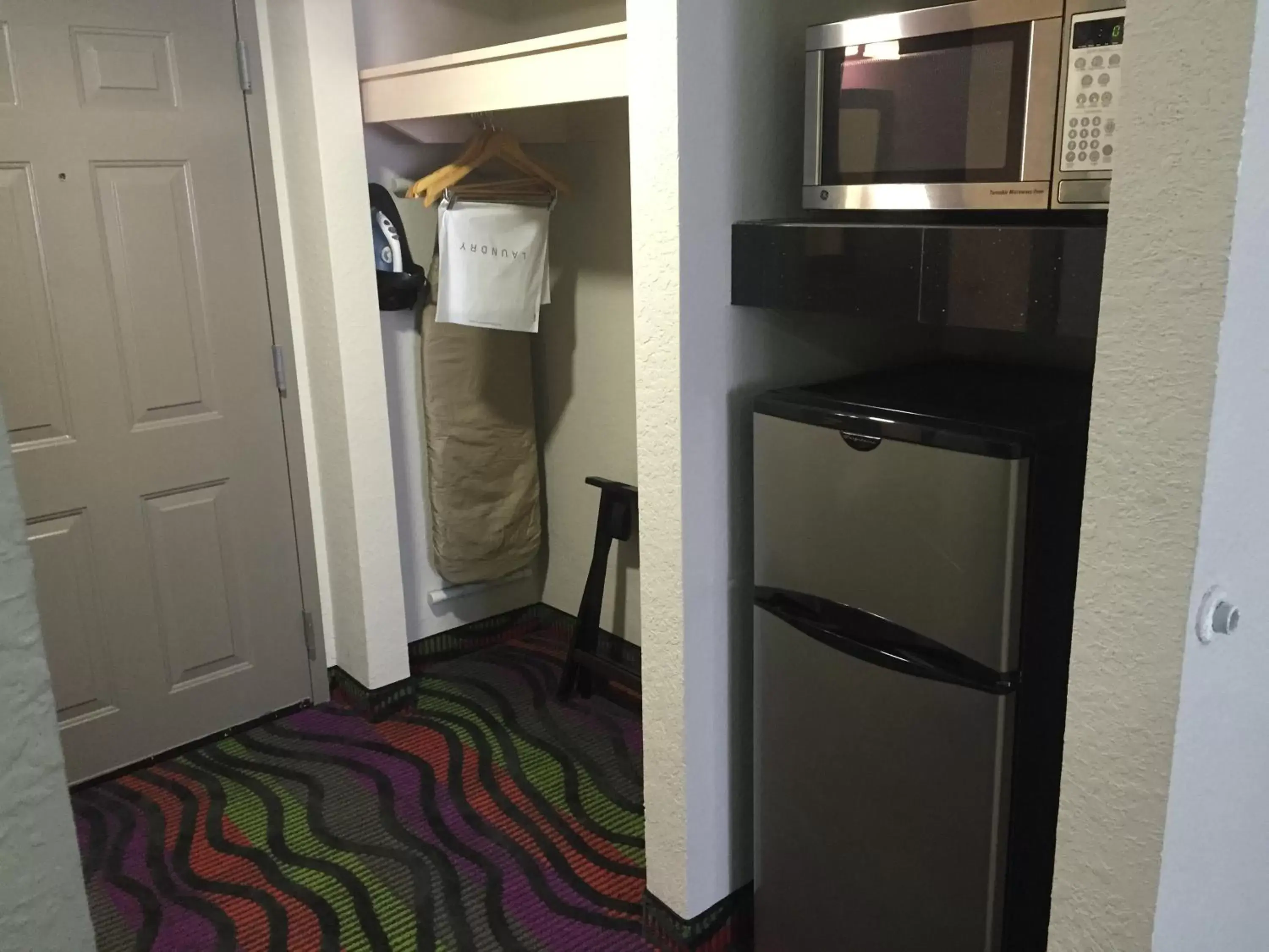 Queen Room with Two Queen Beds - Mobility Access/Non-Smoking in Days Inn & Suites by Wyndham Bonita Springs North Naples Queen Room with Two Queen Beds - Mobility Access/Non-Smoking in Days Inn & Suites by Wyndham Bonita Springs North Naples