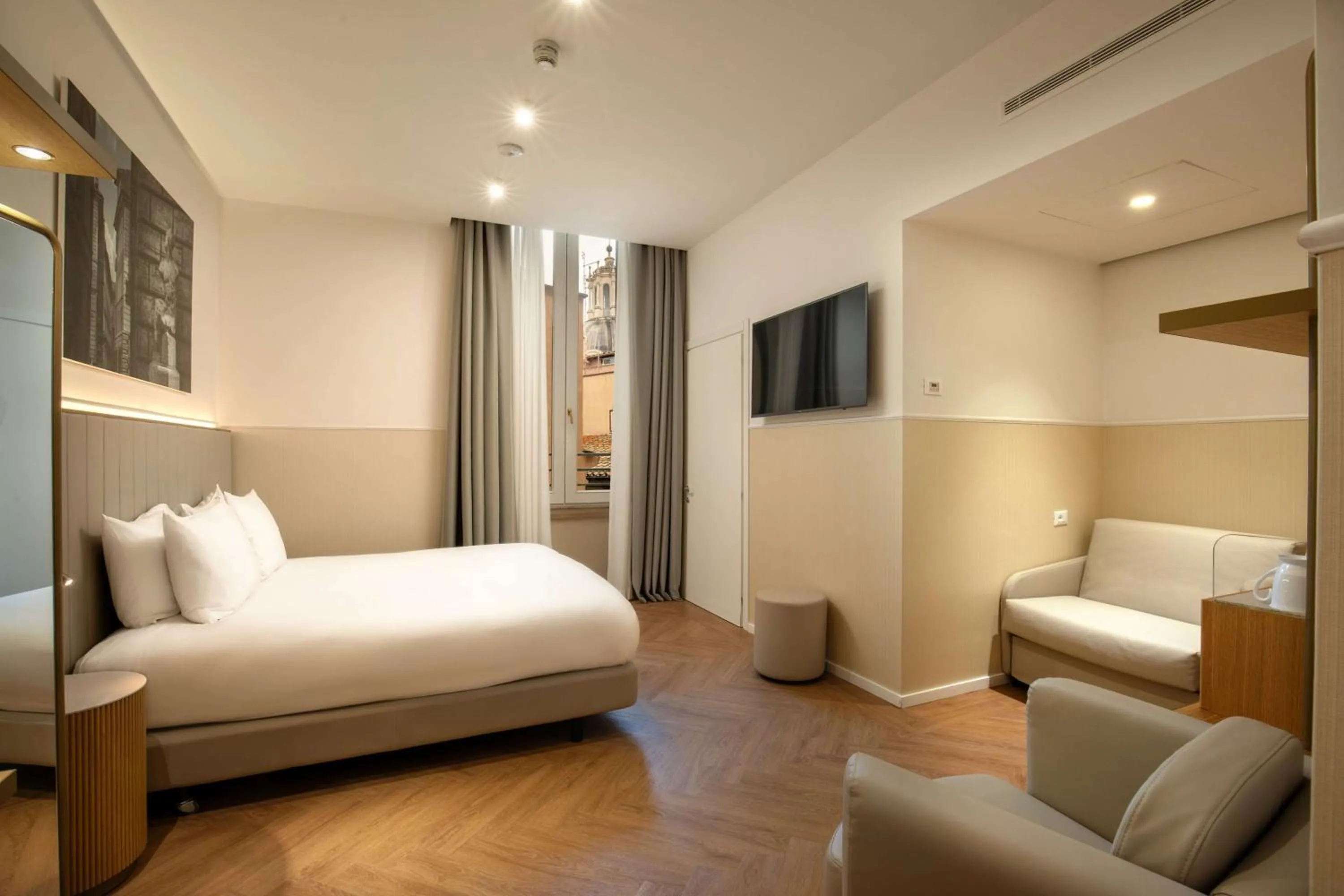 Bedroom, Bed in Cosmopolita Rome Colosseum, Tapestry Collection by Hilton