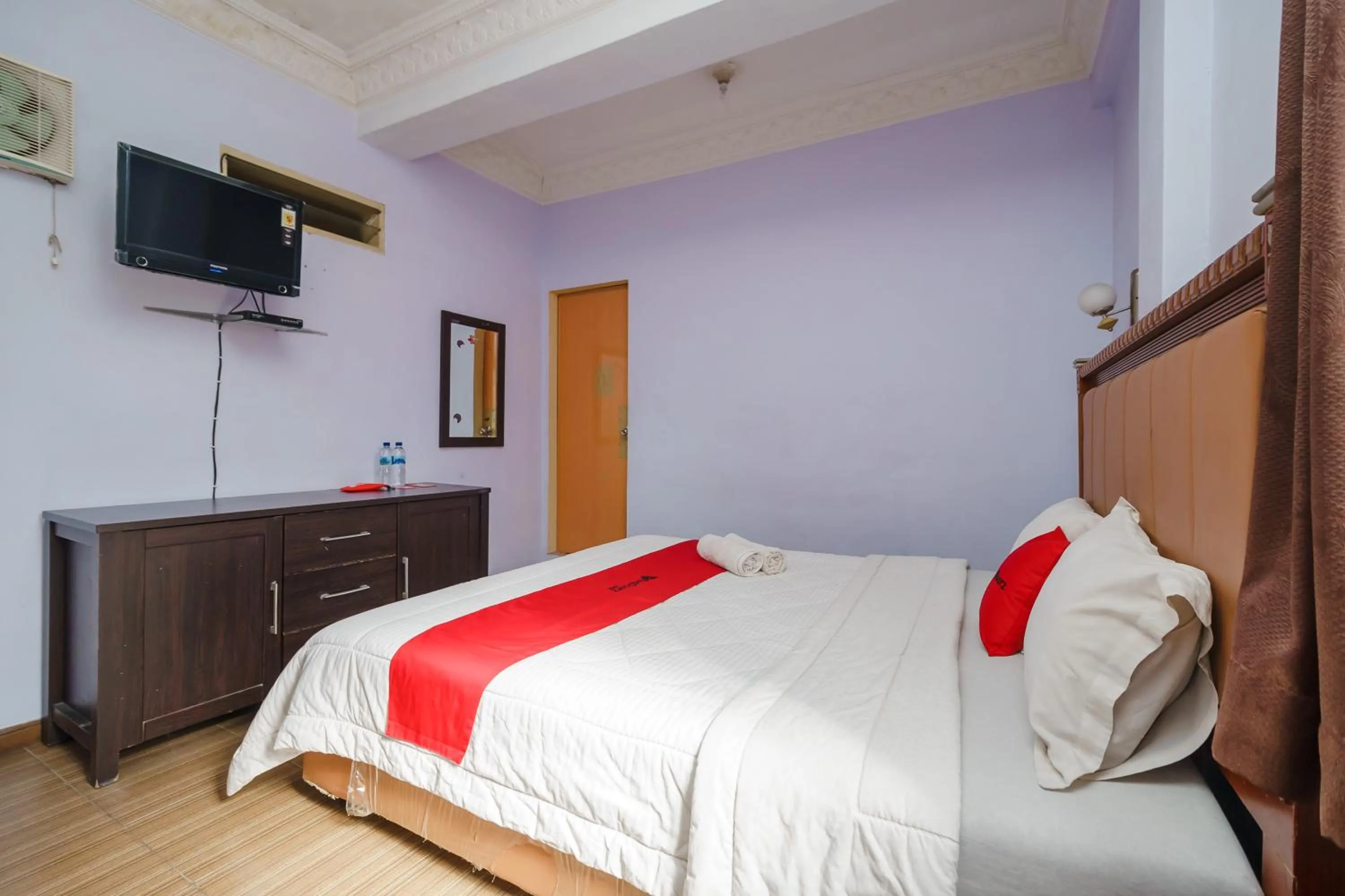 Bedroom, Bed in RedDoorz at Sedayu 1 Parapat