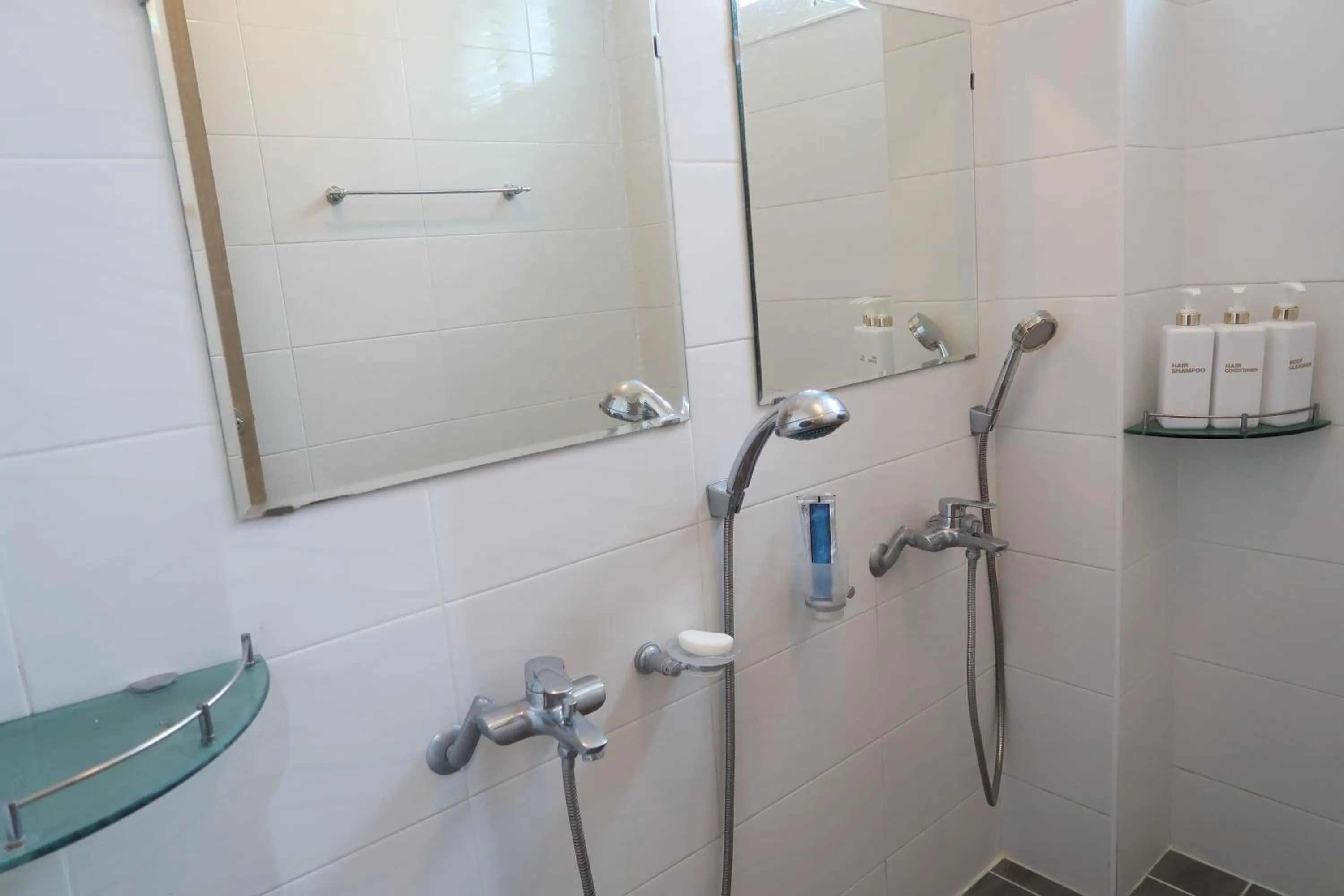 Shower in Andong Poong-gyung HOSTEL n LIBRARY