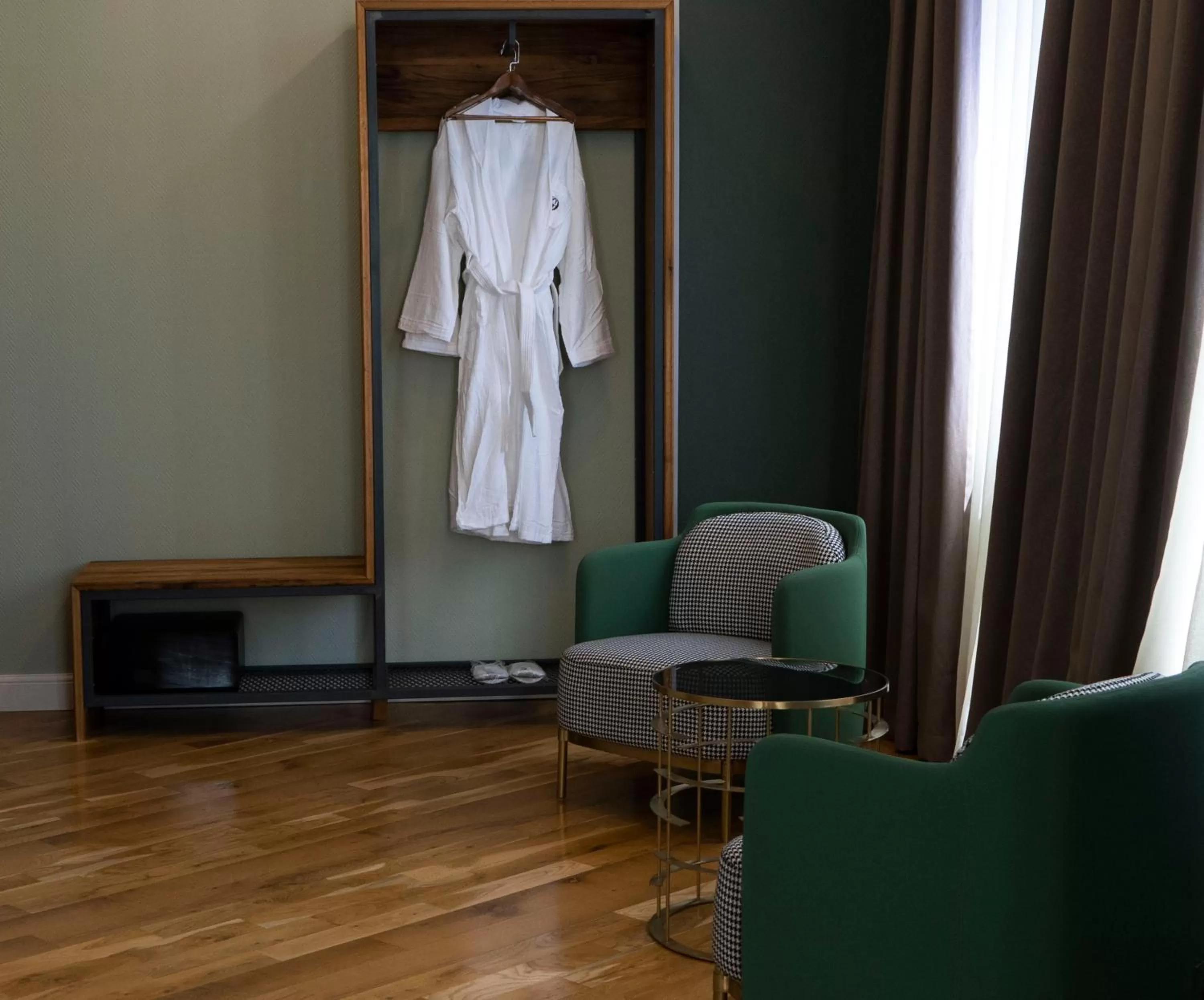 safe in Grand Opera Hotel