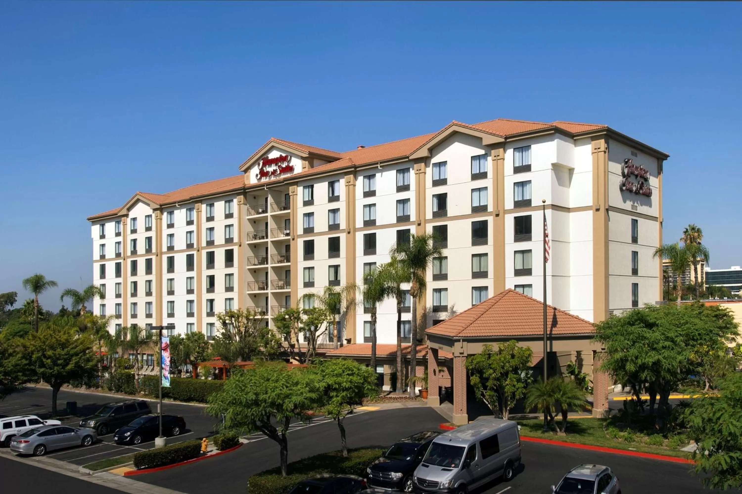 Property building in Hampton Inn & Suites Anaheim Garden Grove