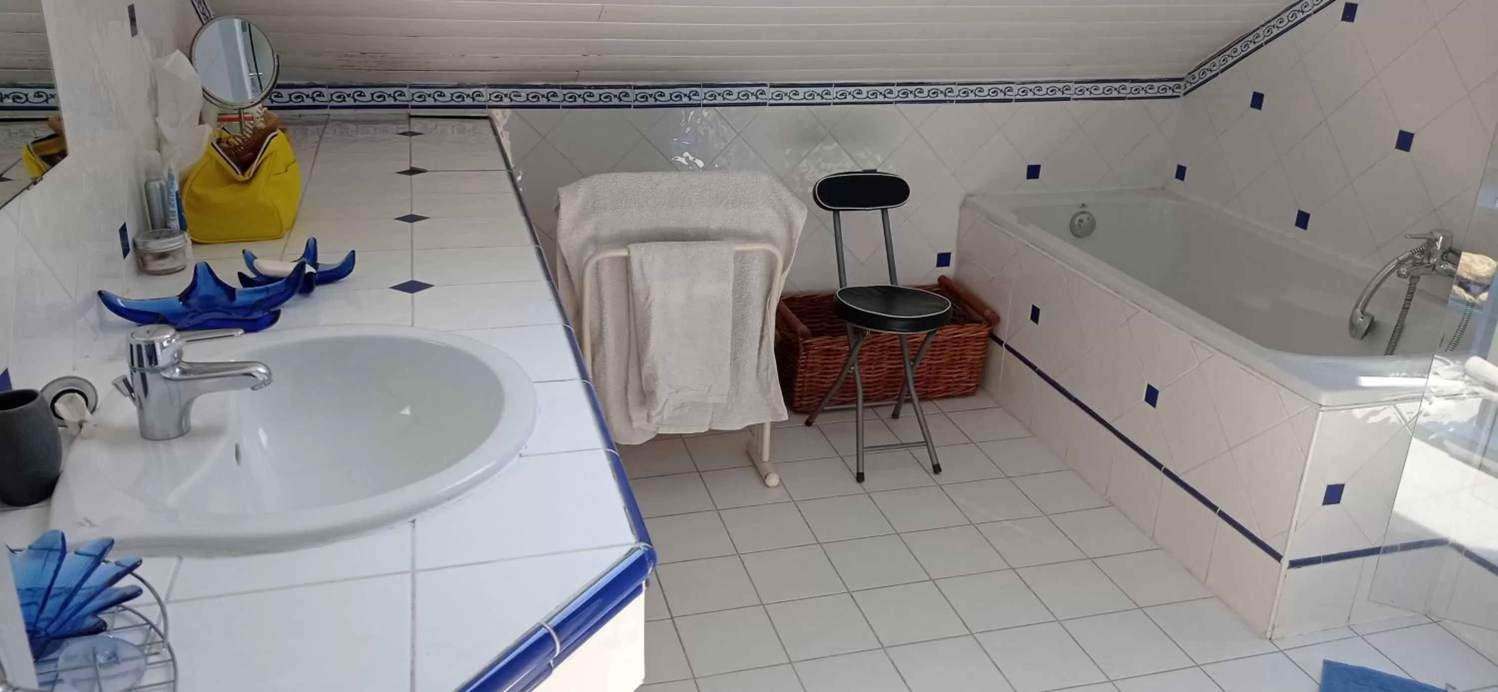 2 chambres et salle de bain un oasis de bien être Piscine et jardin Direct Gare Aéroport