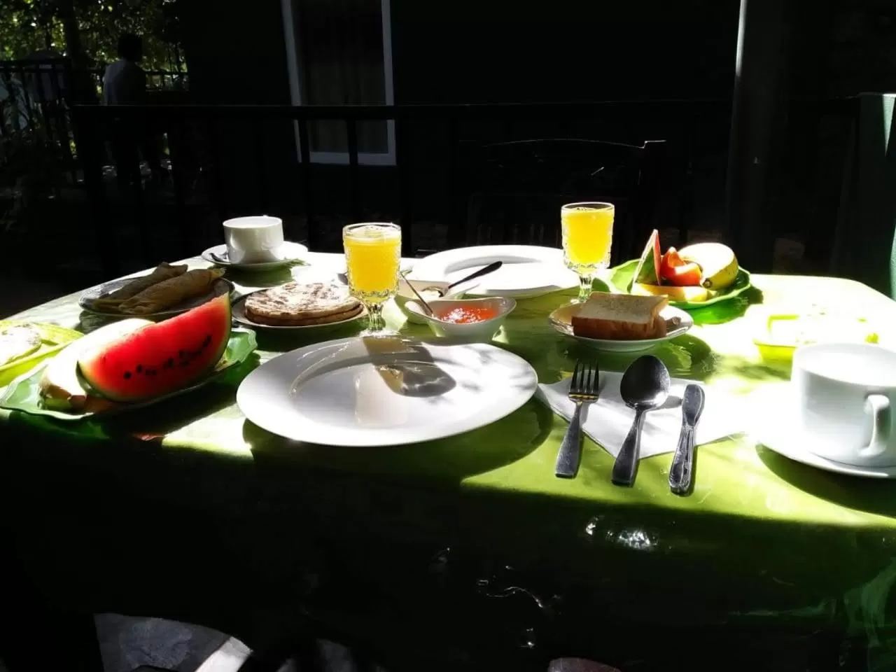 Food and drinks in Green Lantern Inn