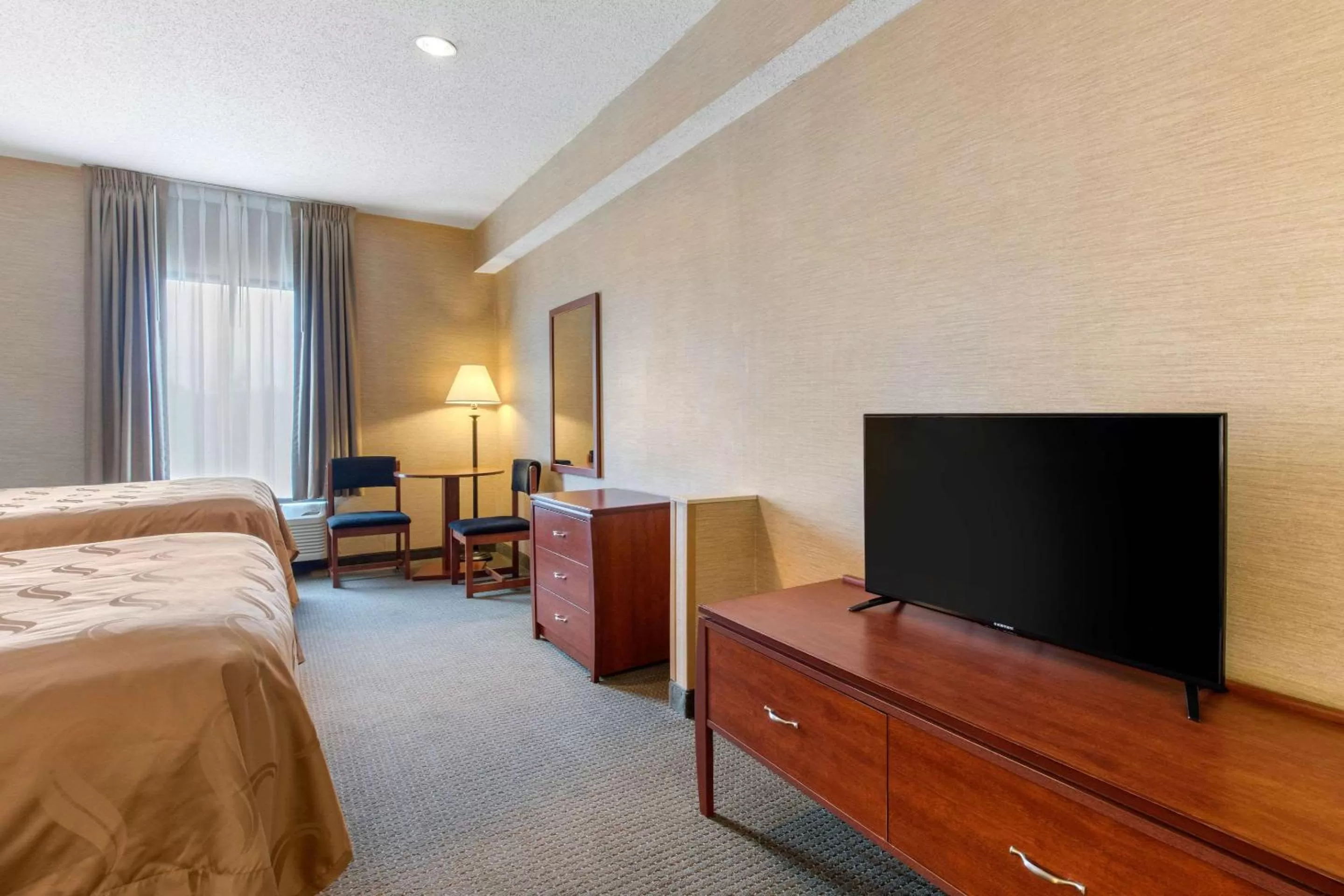 Photo of the whole room, Bed in Quality Inn & Suites Benton - Draffenville