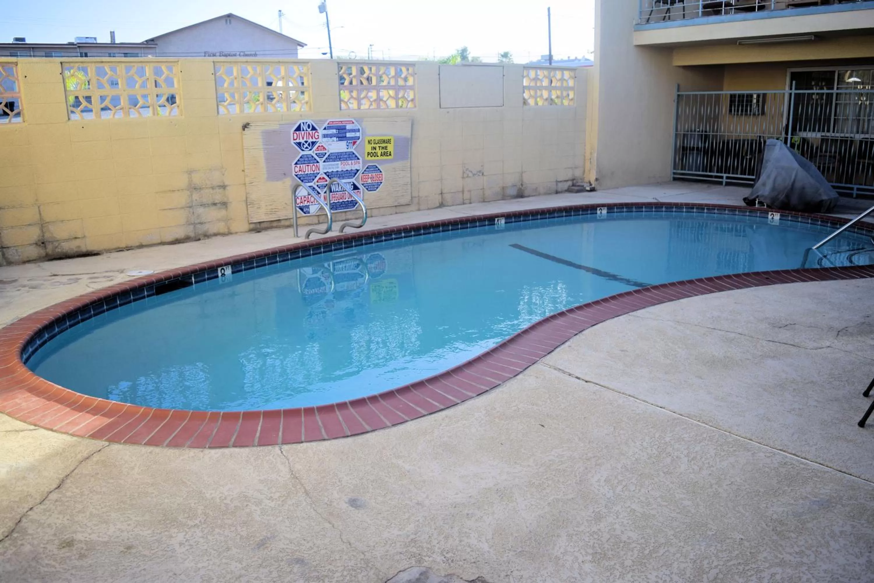 Swimming pool in Western Inn & Suites