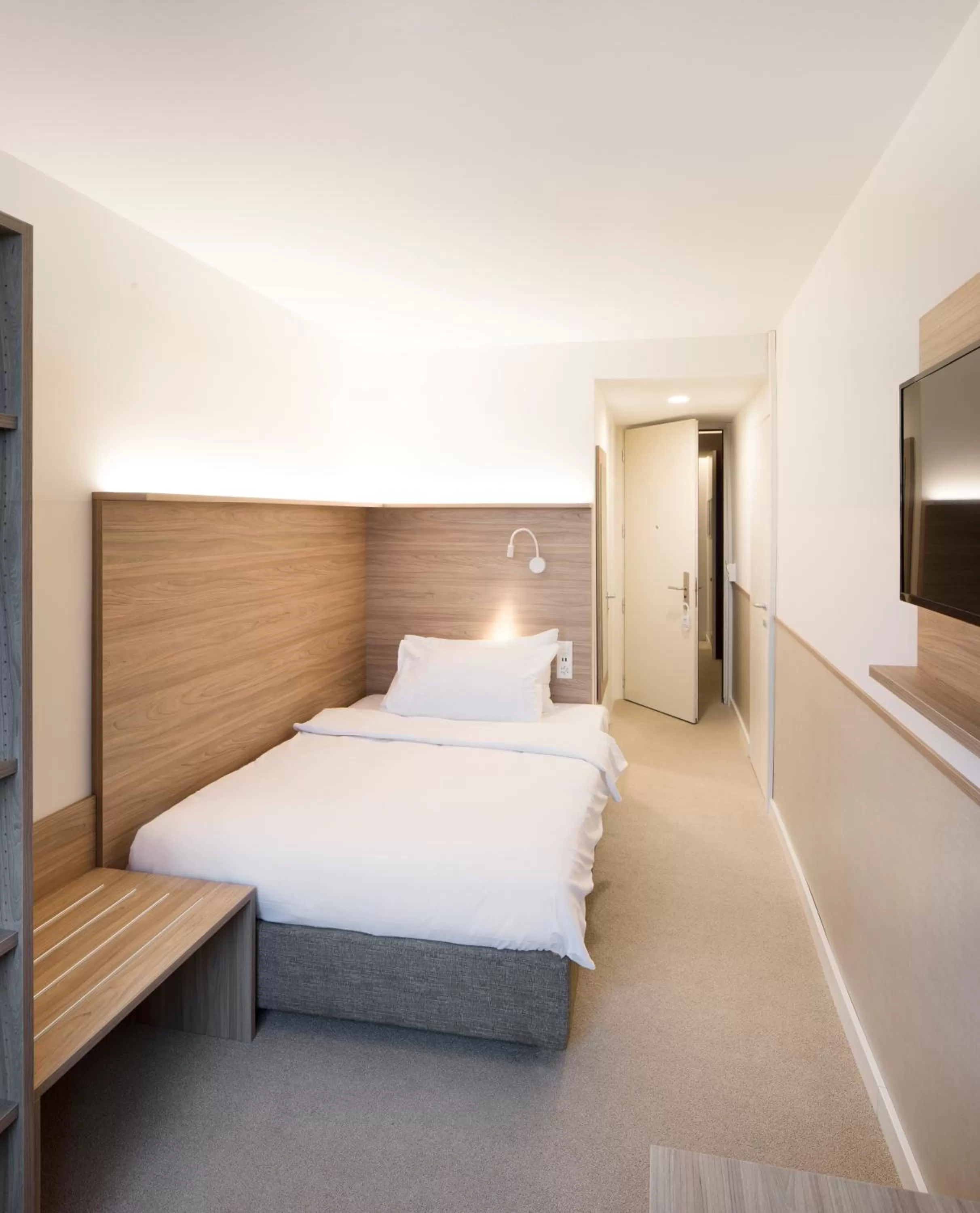 Superior Single Room (double use) in Continental Hotel Lausanne