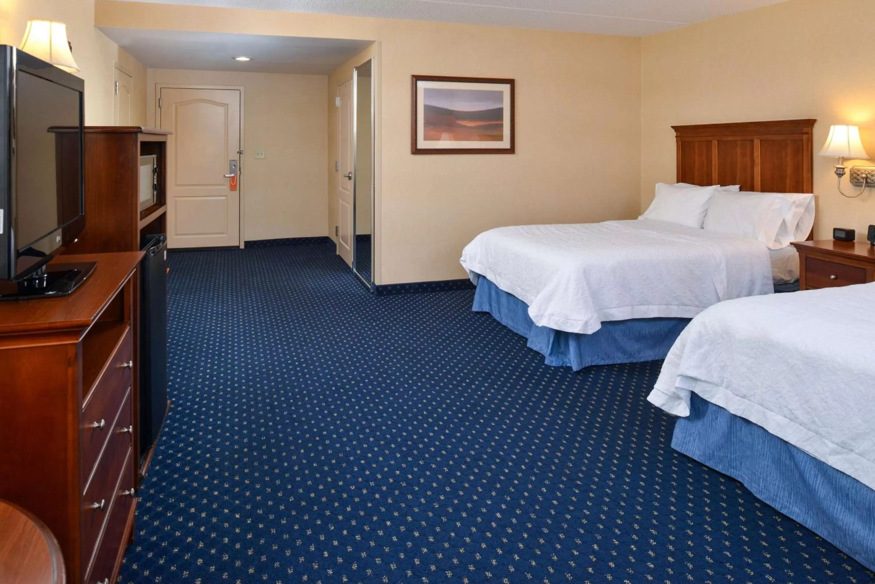 Bed in Hampton Inn and Suites Fredericksburg South