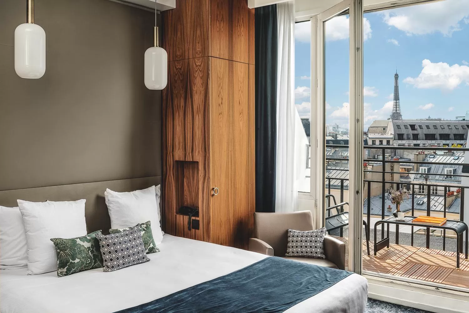 Bedroom, Bed in PLEY Hotel