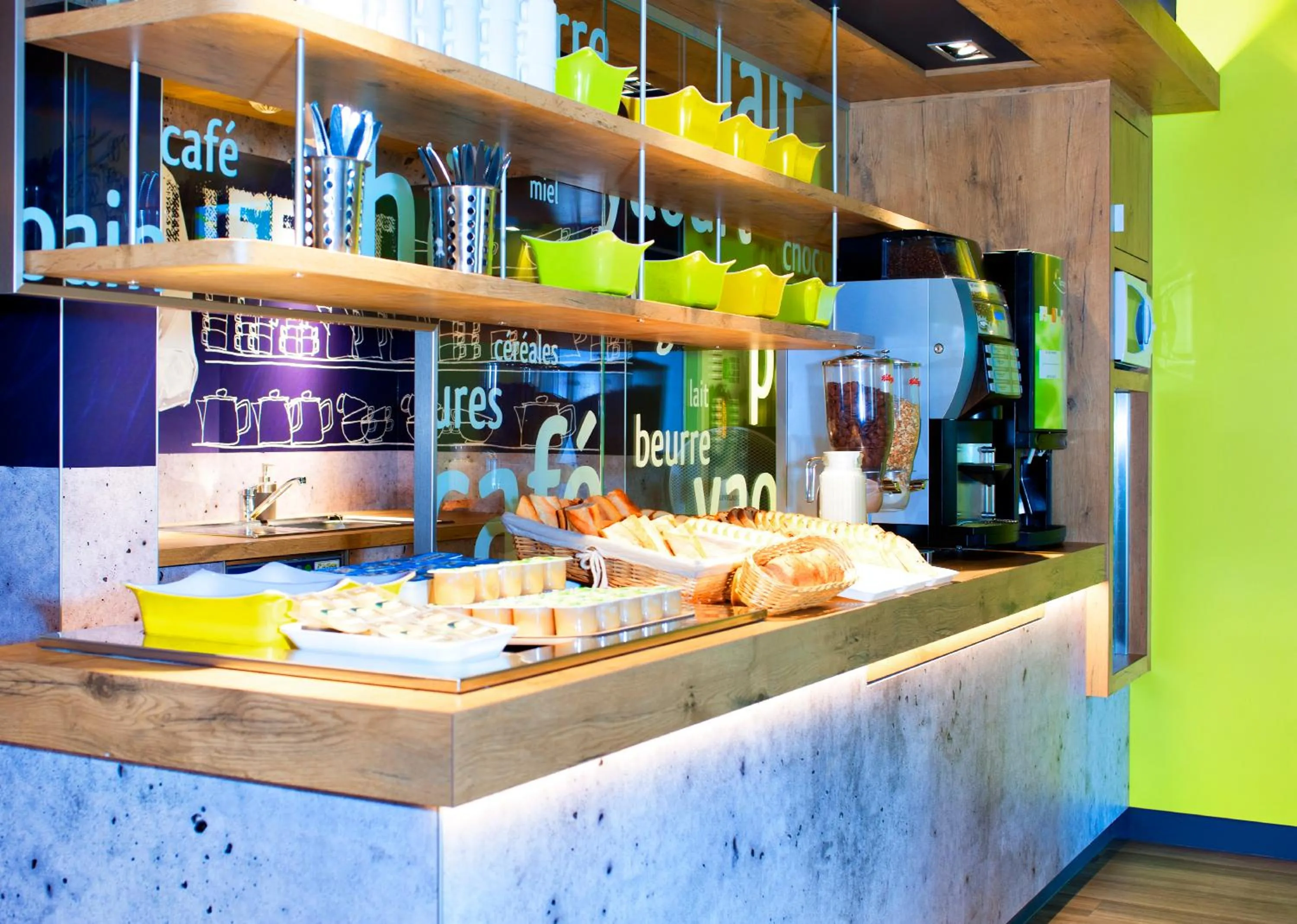 Restaurant/places to eat in Ibis Budget Vélizy