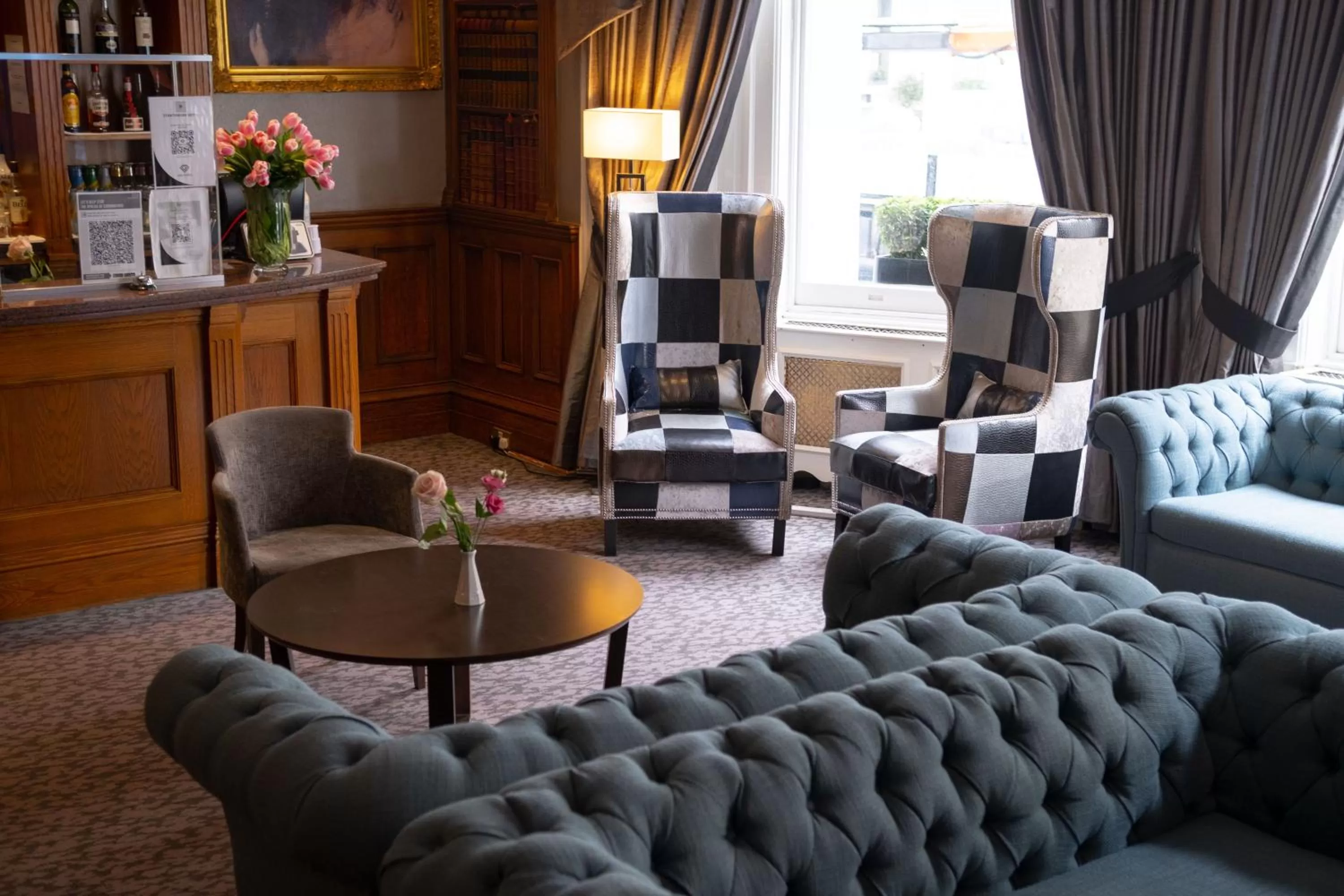 Lounge or bar in Gem Strathmore Hotel