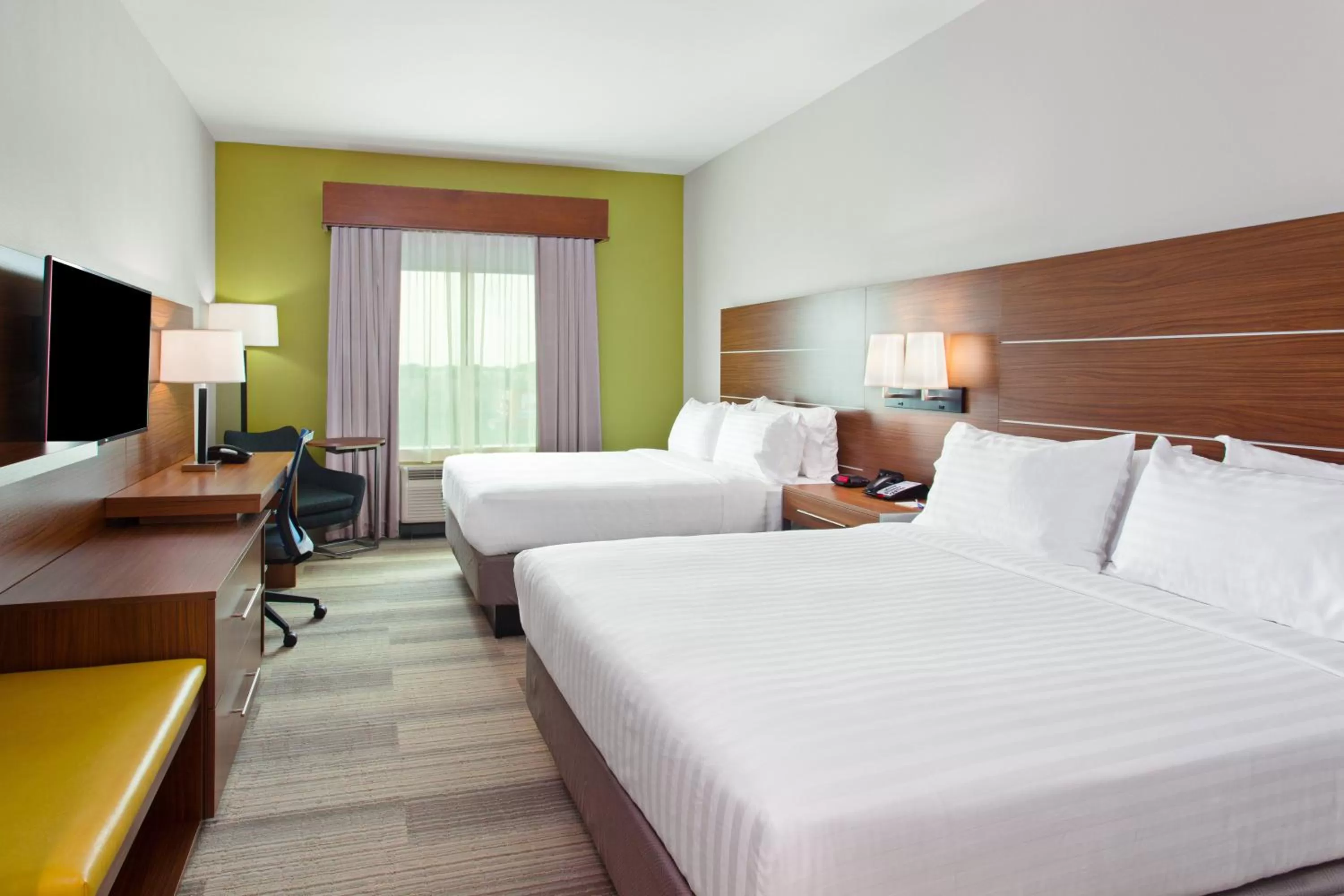 Photo of the whole room, Bed in Holiday Inn Express & Suites Houston S - Medical Ctr Area by IHG