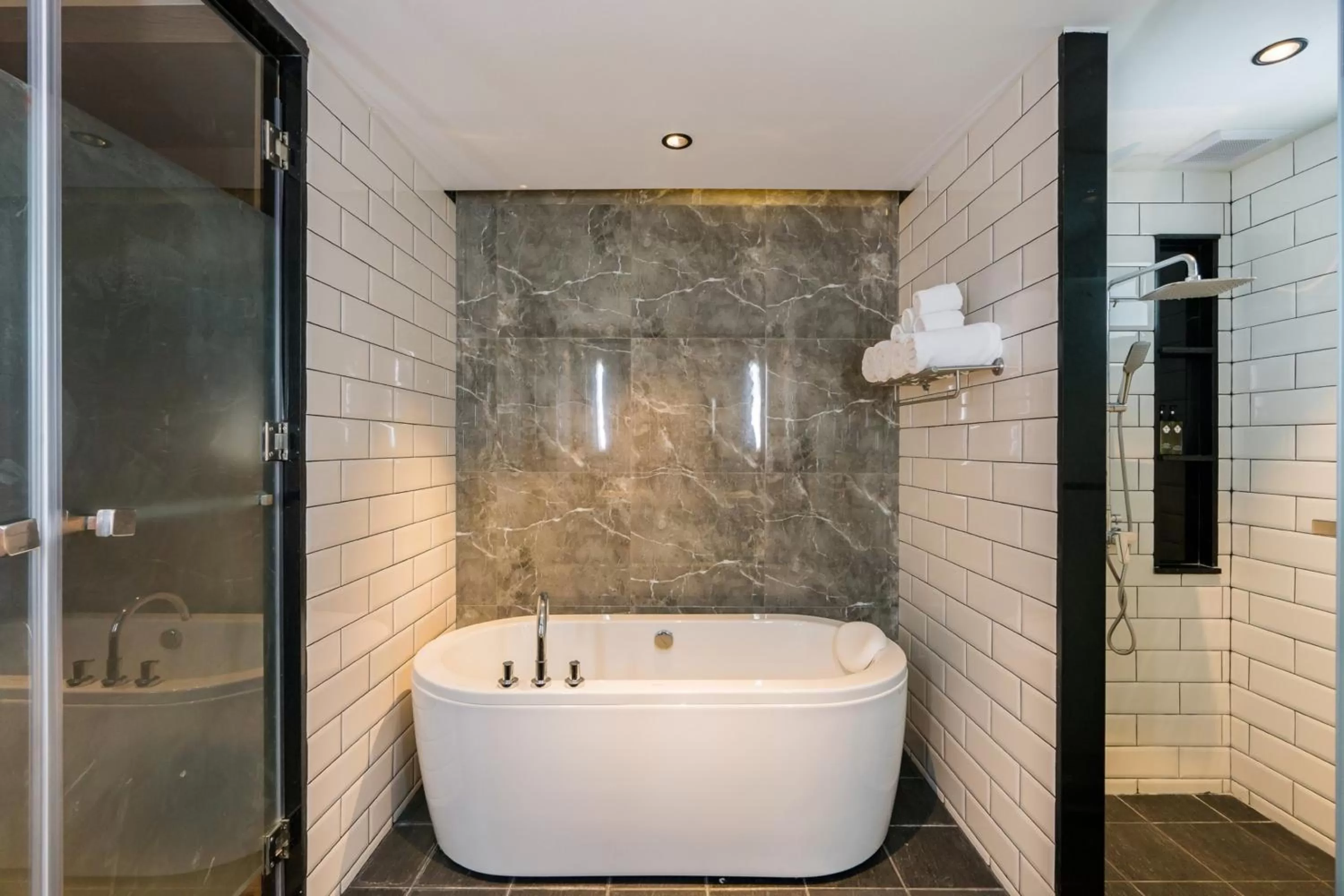 Shower in SureStay Plus by Best Western T Pattaya