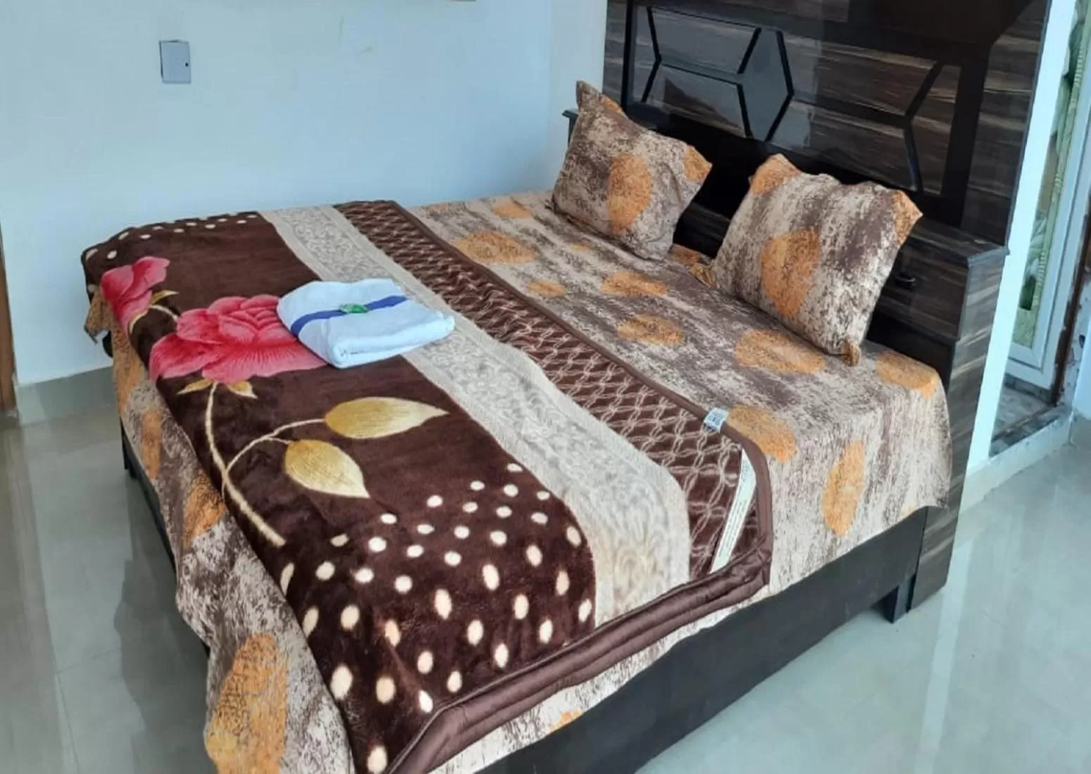 Bedroom, Bed in STAYMAKER Hotel Raj Ganga