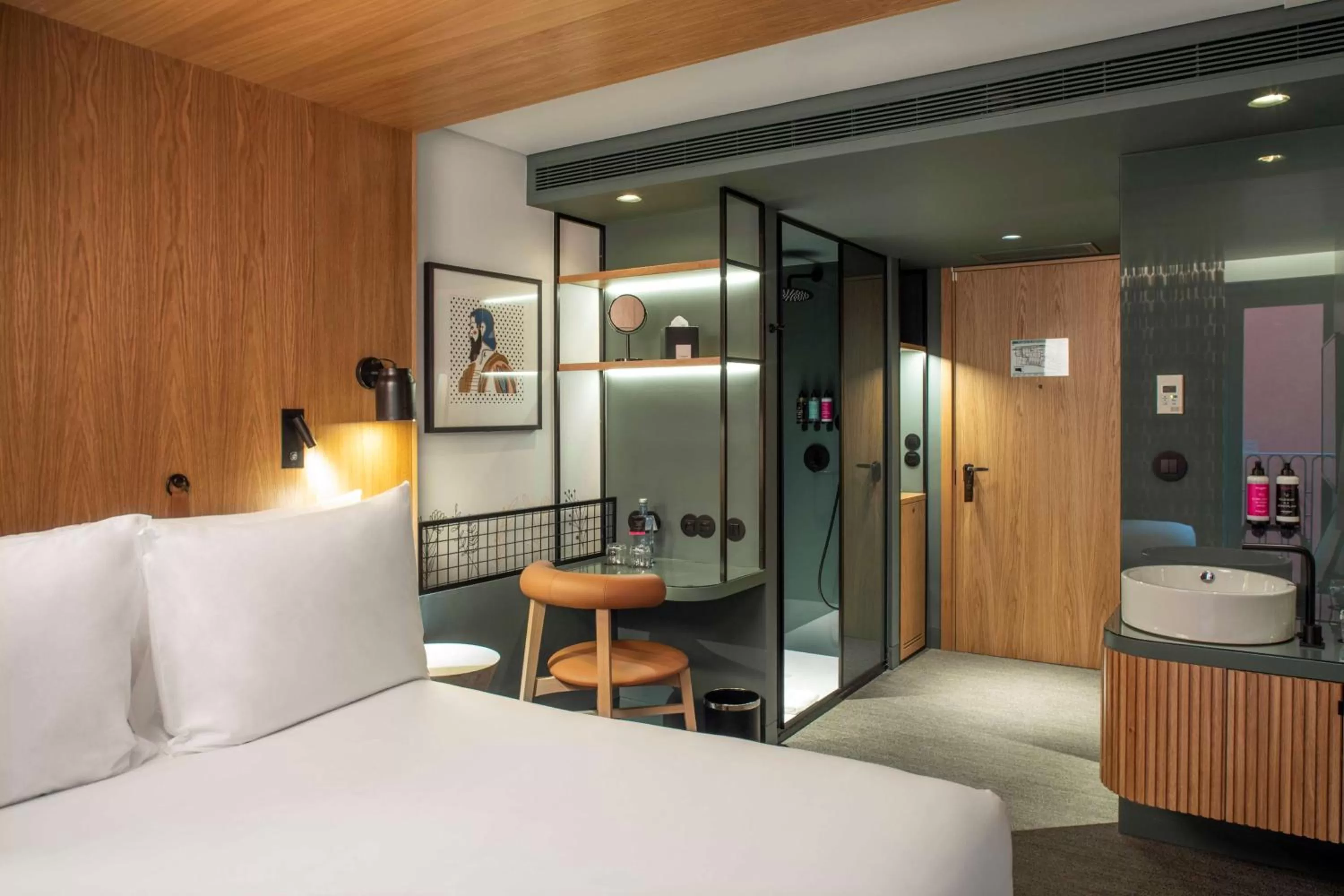 Bed in Se Catedral Hotel Porto, Tapestry Collection By Hilton