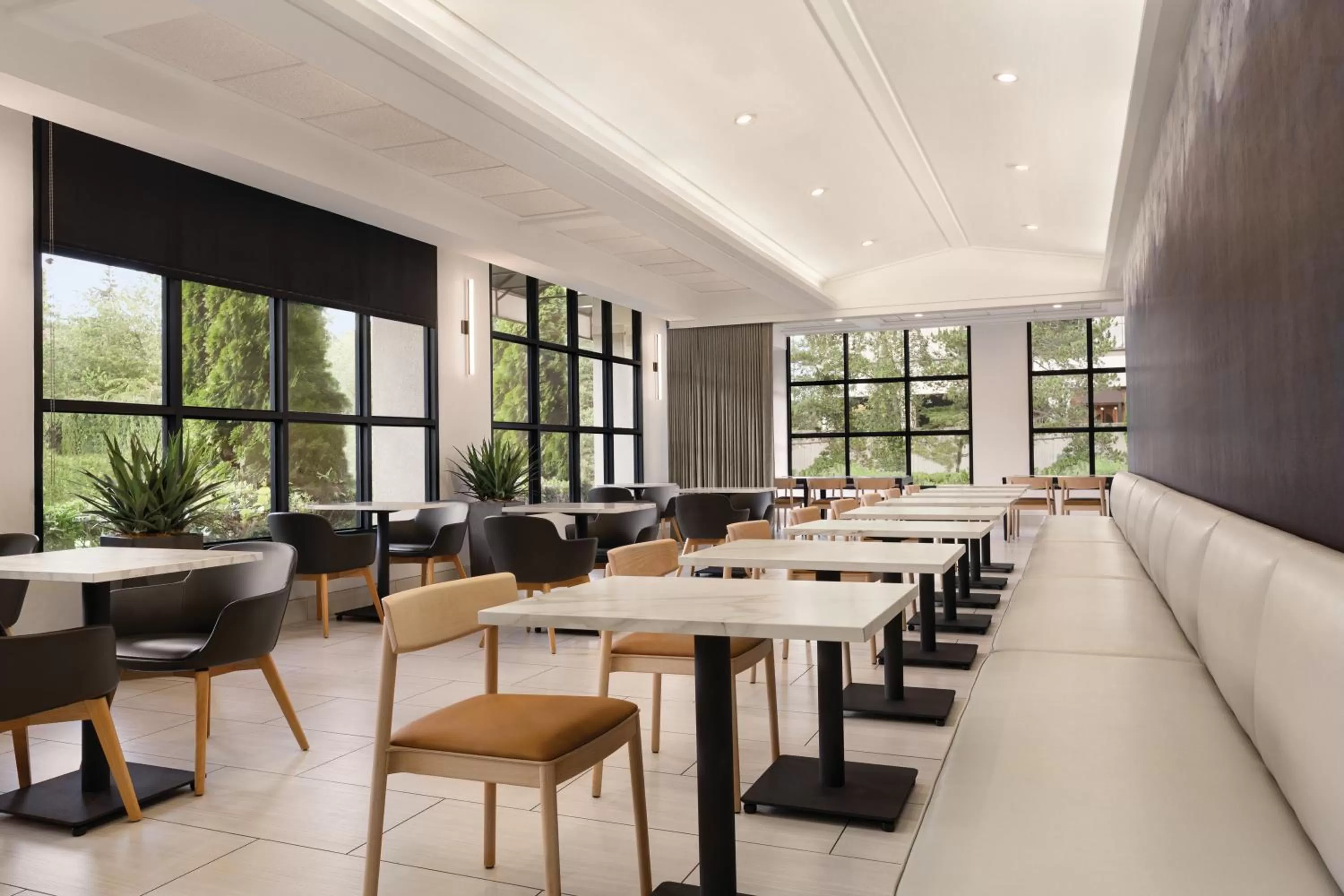 Restaurant/places to eat in Radisson Hotel Seattle Airport