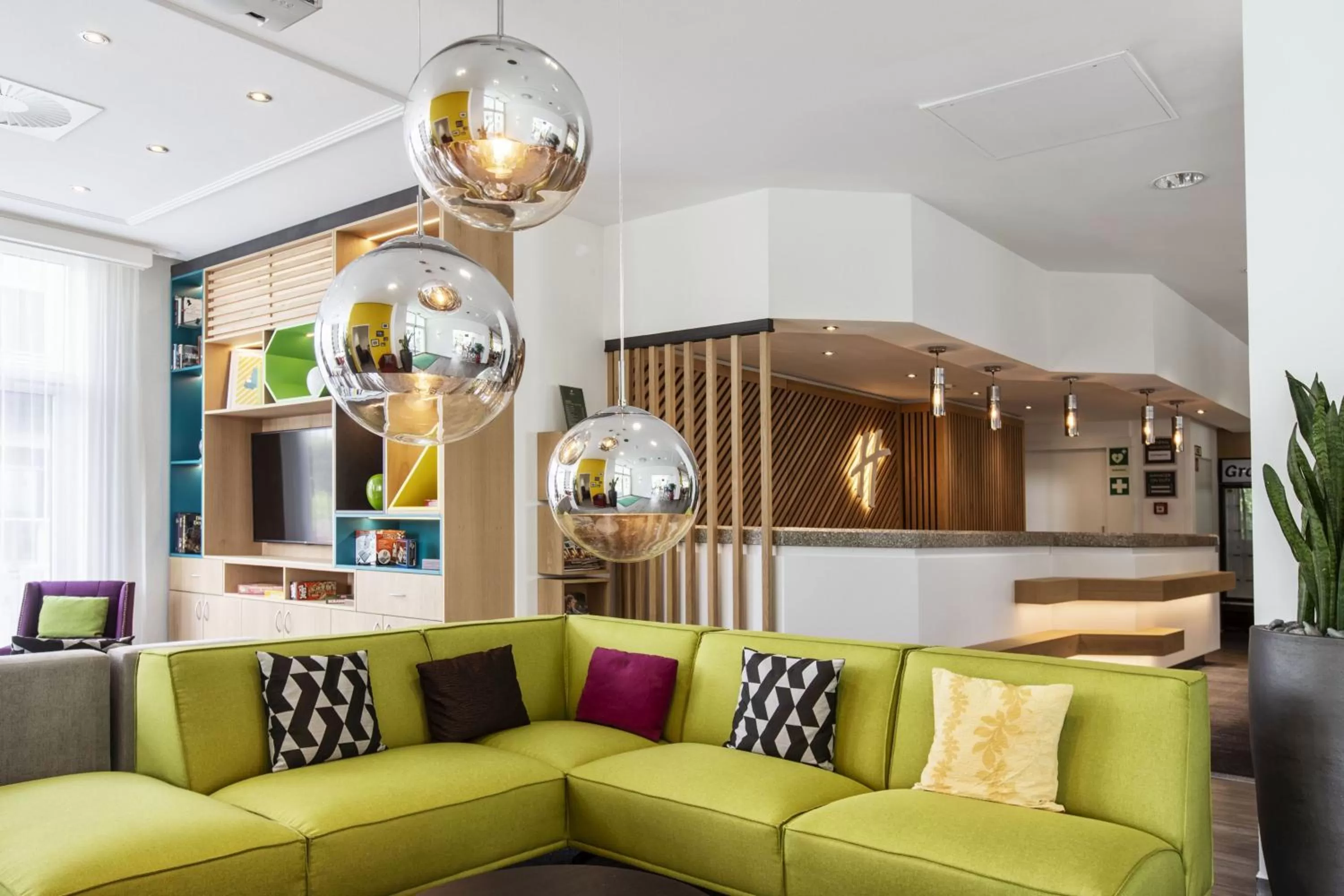 Lobby or reception in Holiday Inn Düsseldorf-Neuss by IHG
