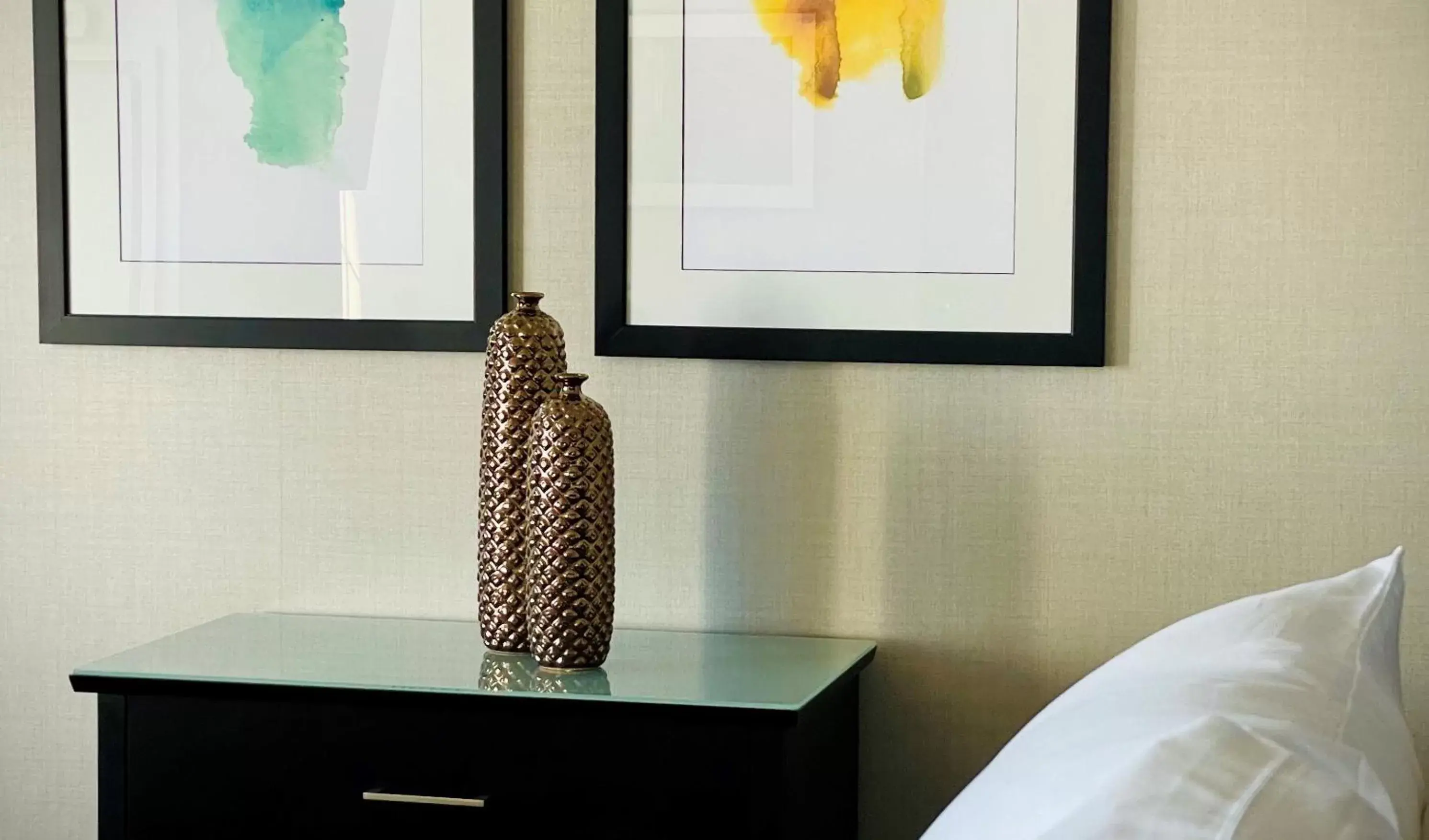 Premium Queen Room with Two Queen Beds in voco The Tiger Hotel, Columbia, MO by IHG Premium Queen Room with Two Queen Beds in voco The Tiger Hotel, Columbia, MO by IHG