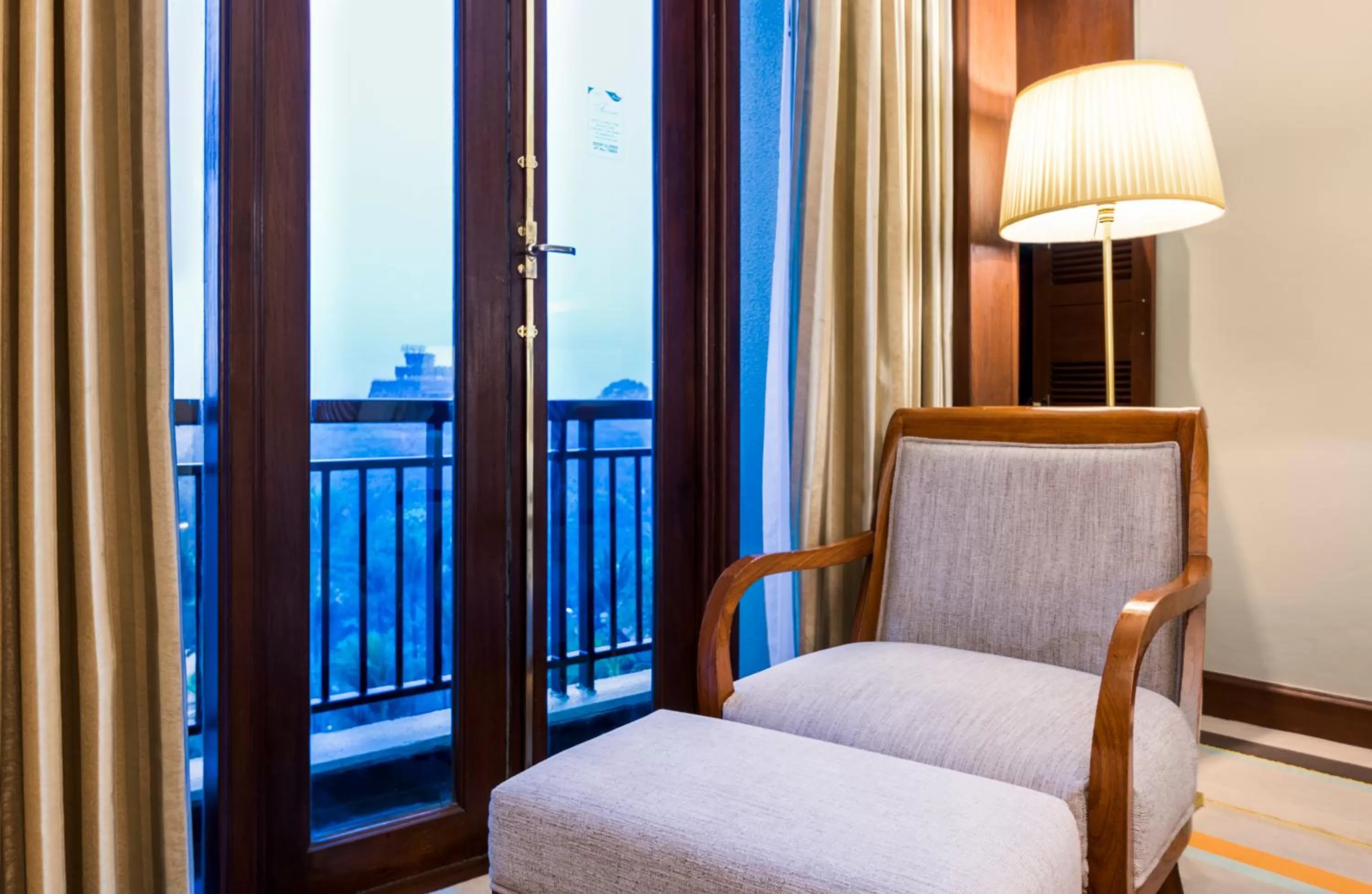 View (from property/room), Bed in Chatrium Hotel Royal Lake Yangon