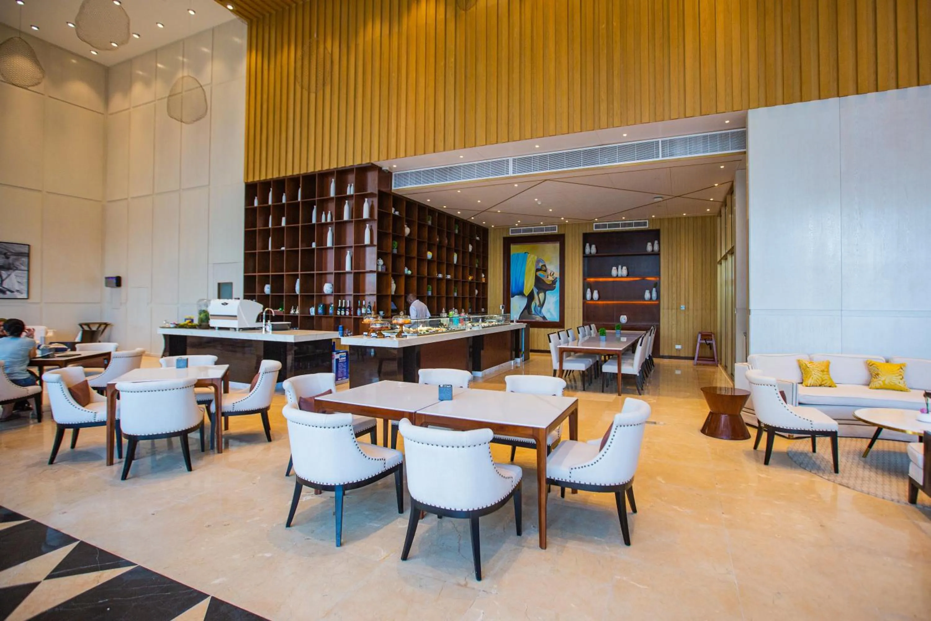 Restaurant/places to eat in Johari Rotana