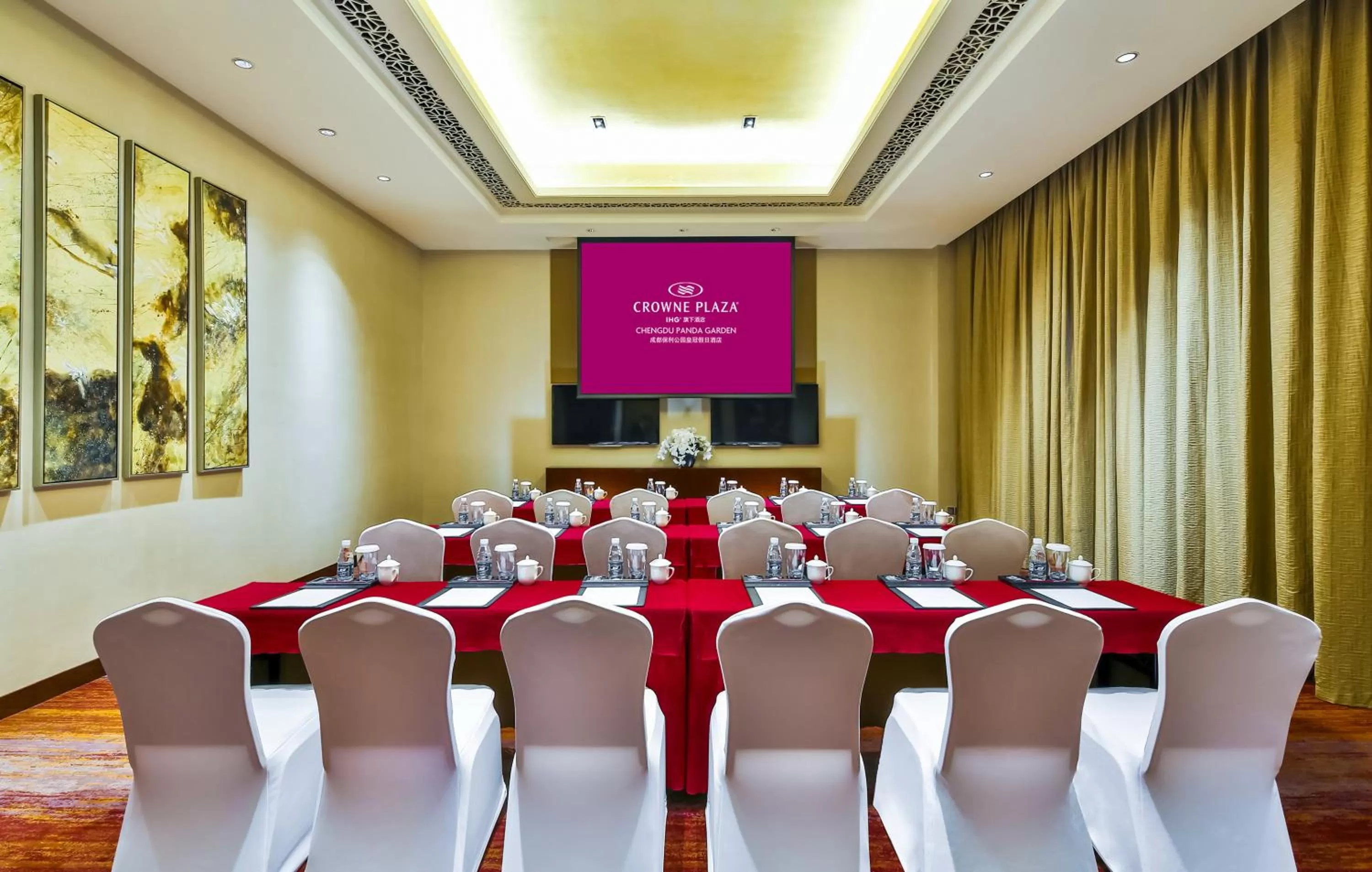 Meeting/conference room in Crowne Plaza Chengdu Panda Garden by IHG