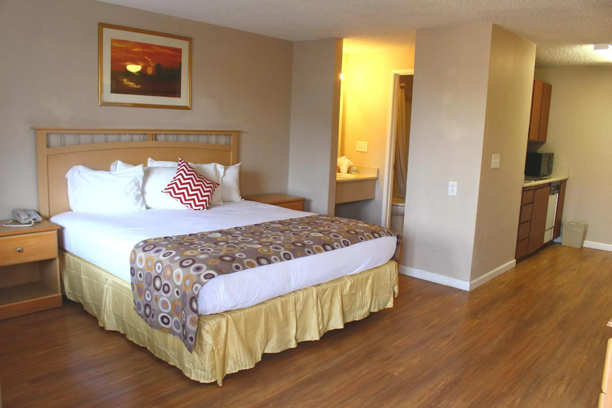 Photo of the whole room, Bed in Days Inn by Wyndham Lakewood South Tacoma