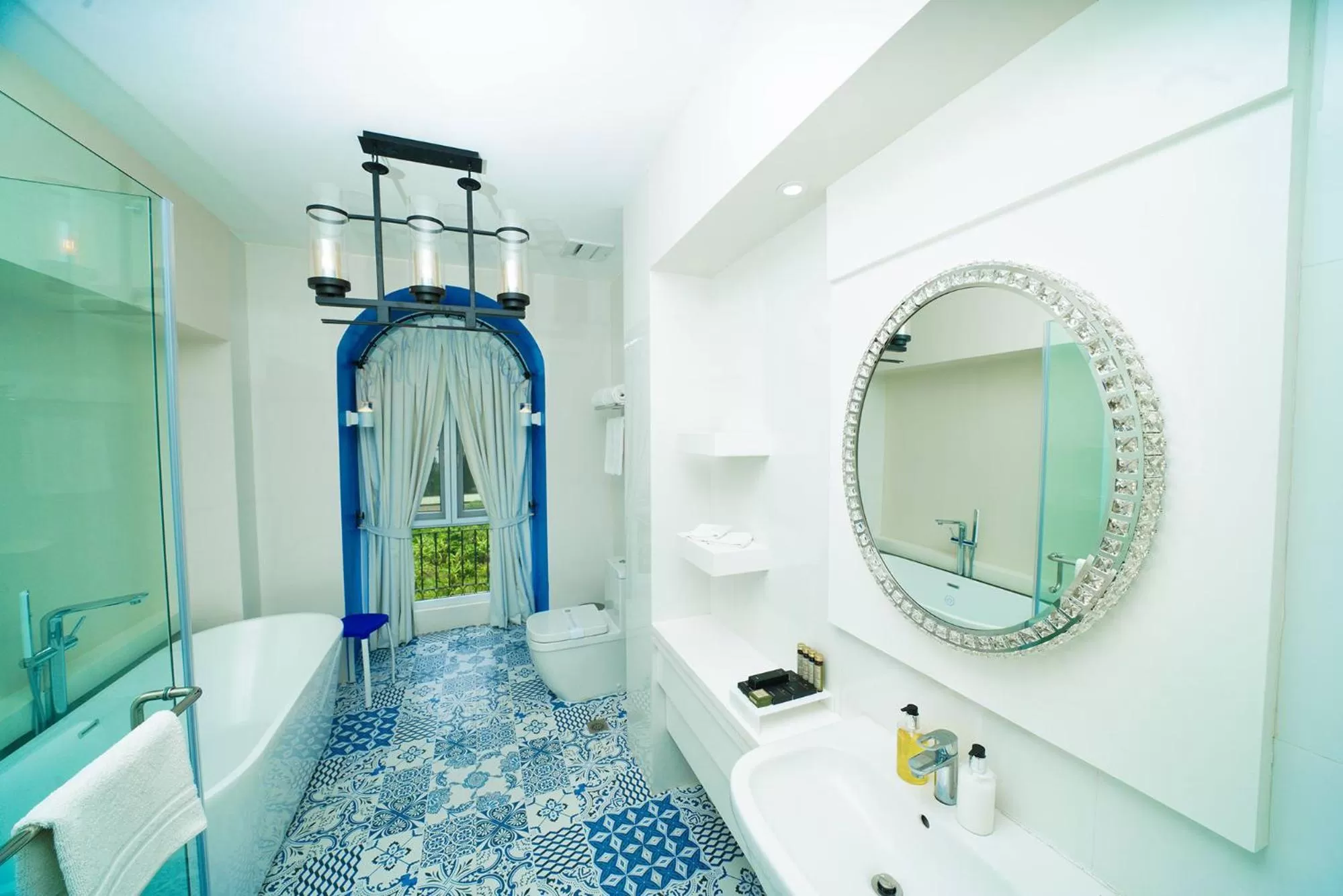 Shower in Hotel Carlito Tagaytay