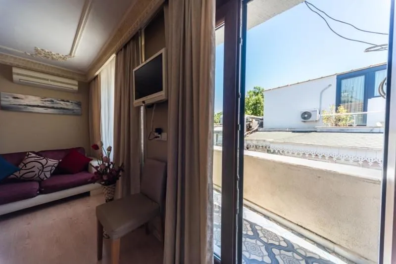 Patio in Tayahatun Hotel