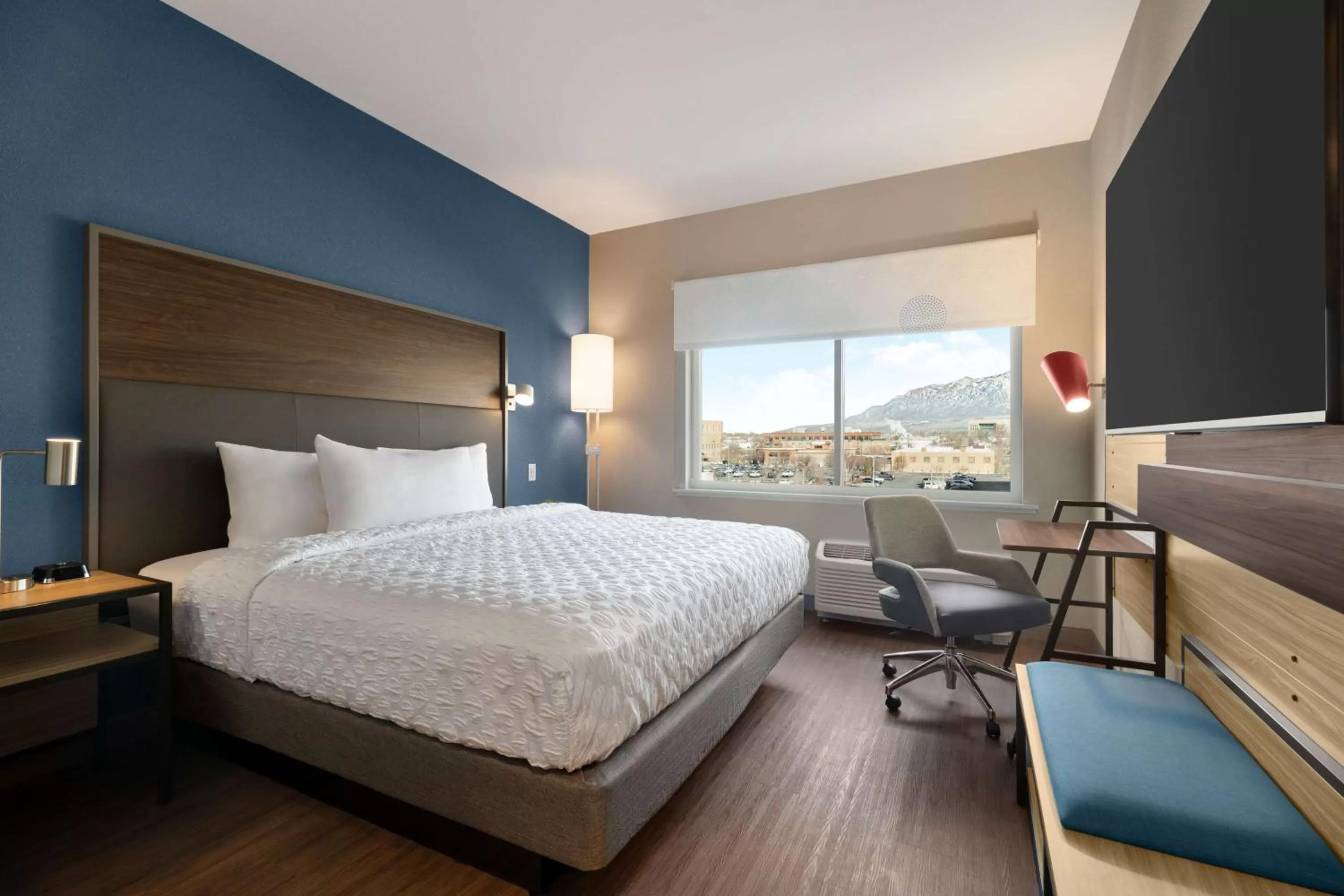 Bed in Tru By Hilton Ogden, Ut