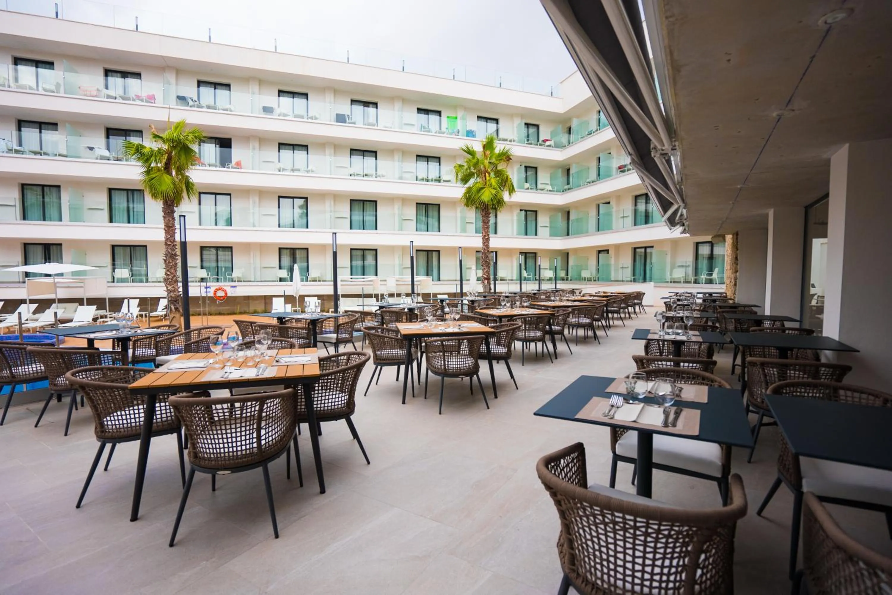 Restaurant/places to eat in Hotel Morlans Suites - Adults Only