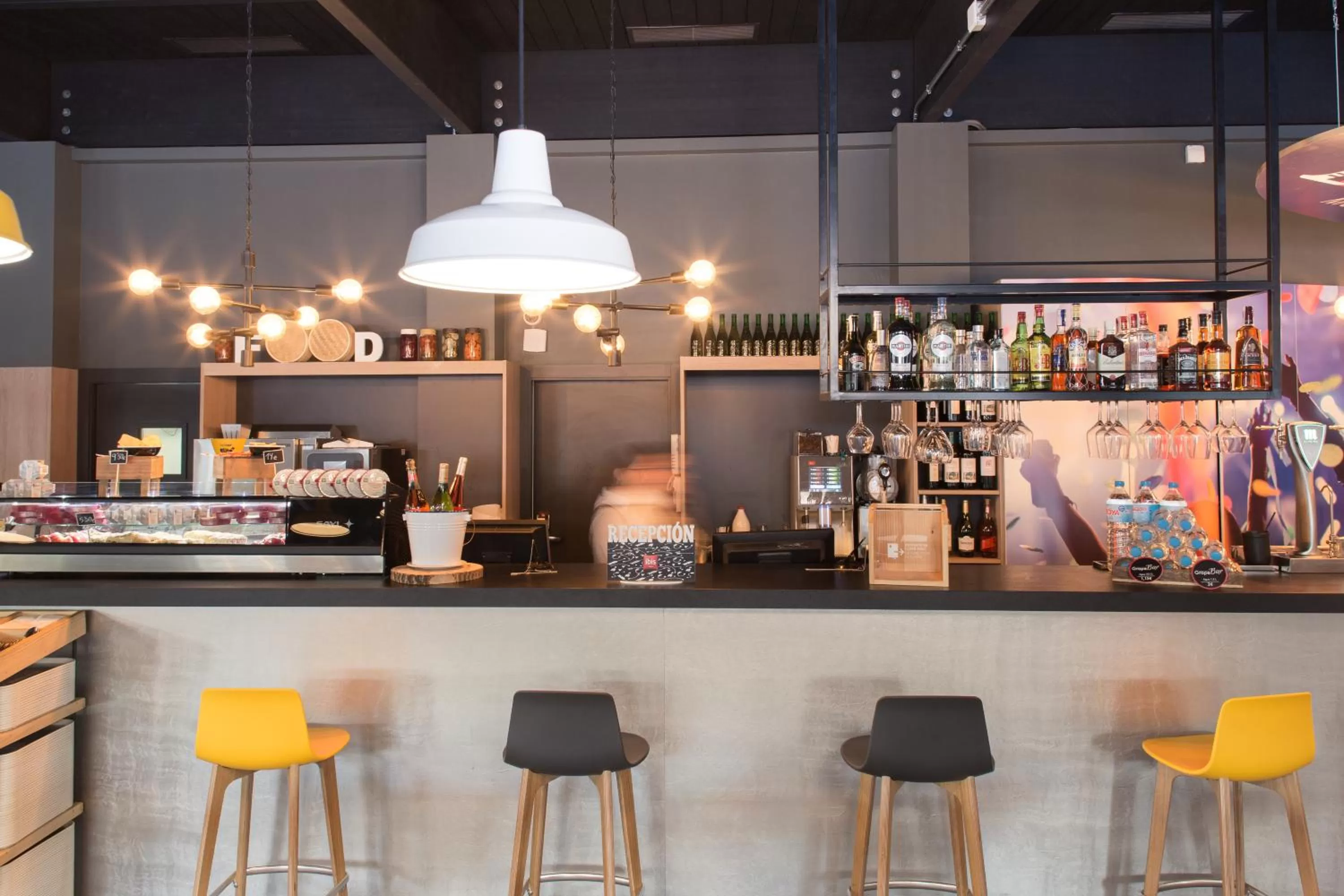 Lobby or reception in Ibis Madrid Fuenlabrada