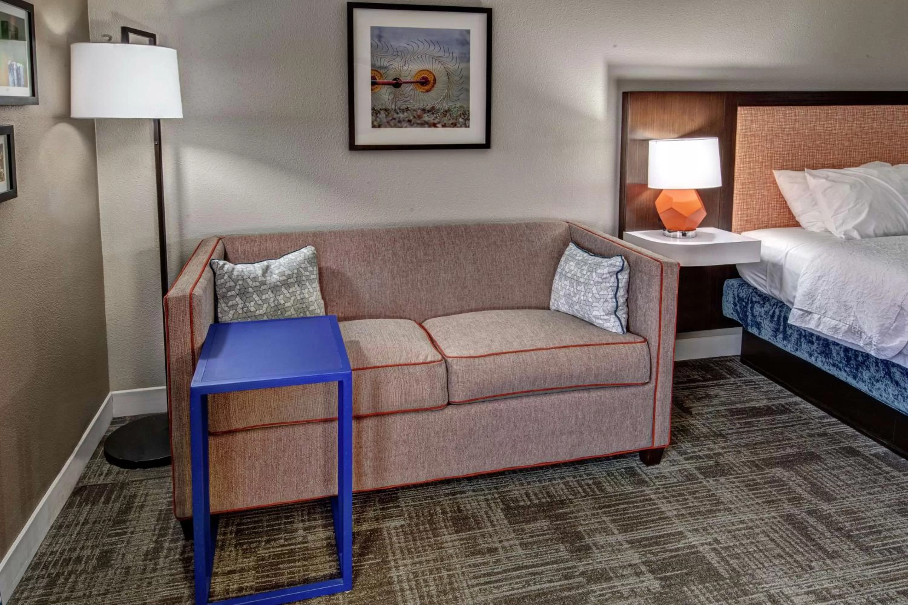 Living room, Bed in Hampton Inn Tullahoma
