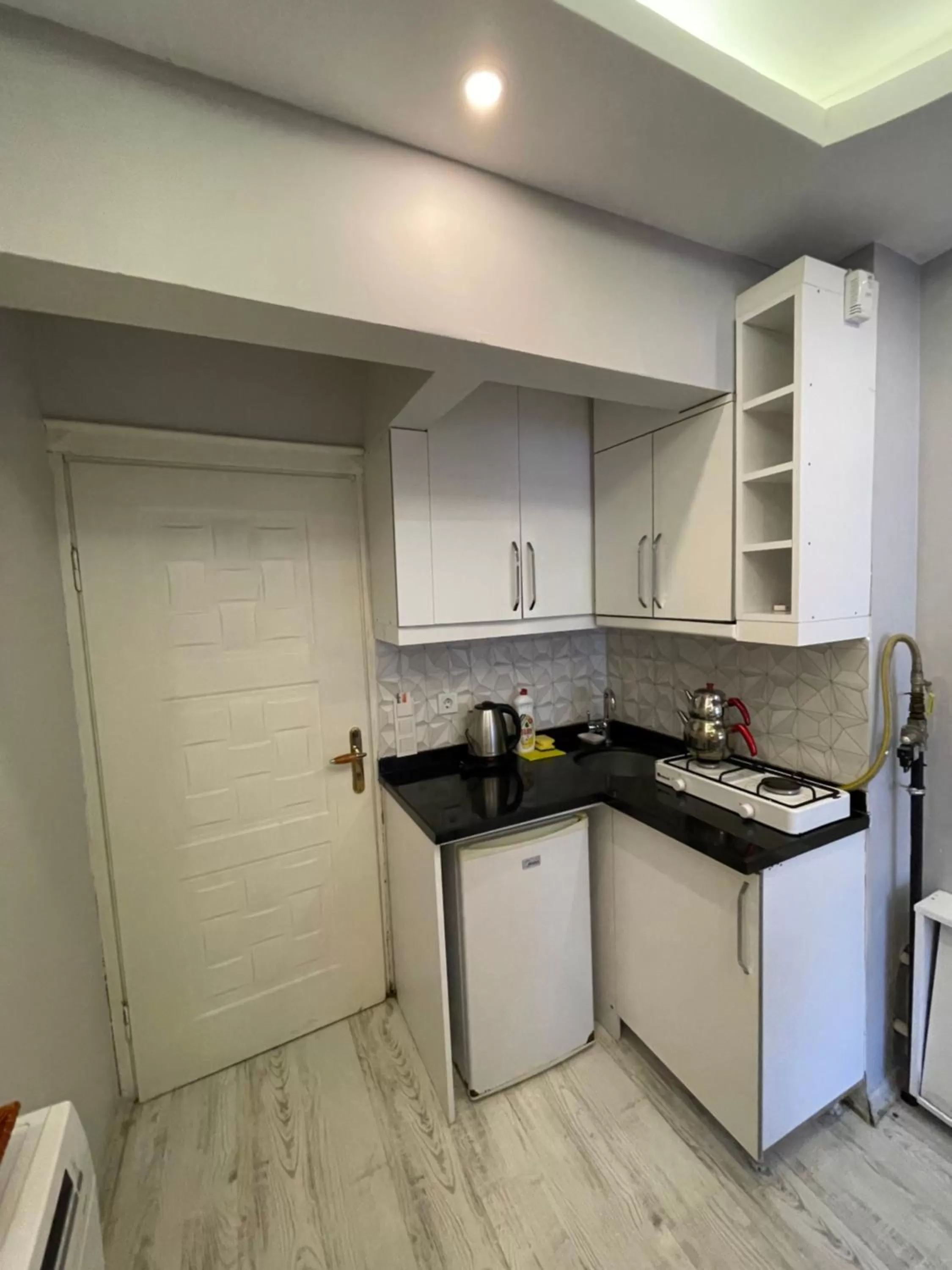 Kitchen/Kitchenette in Arat Apartments
