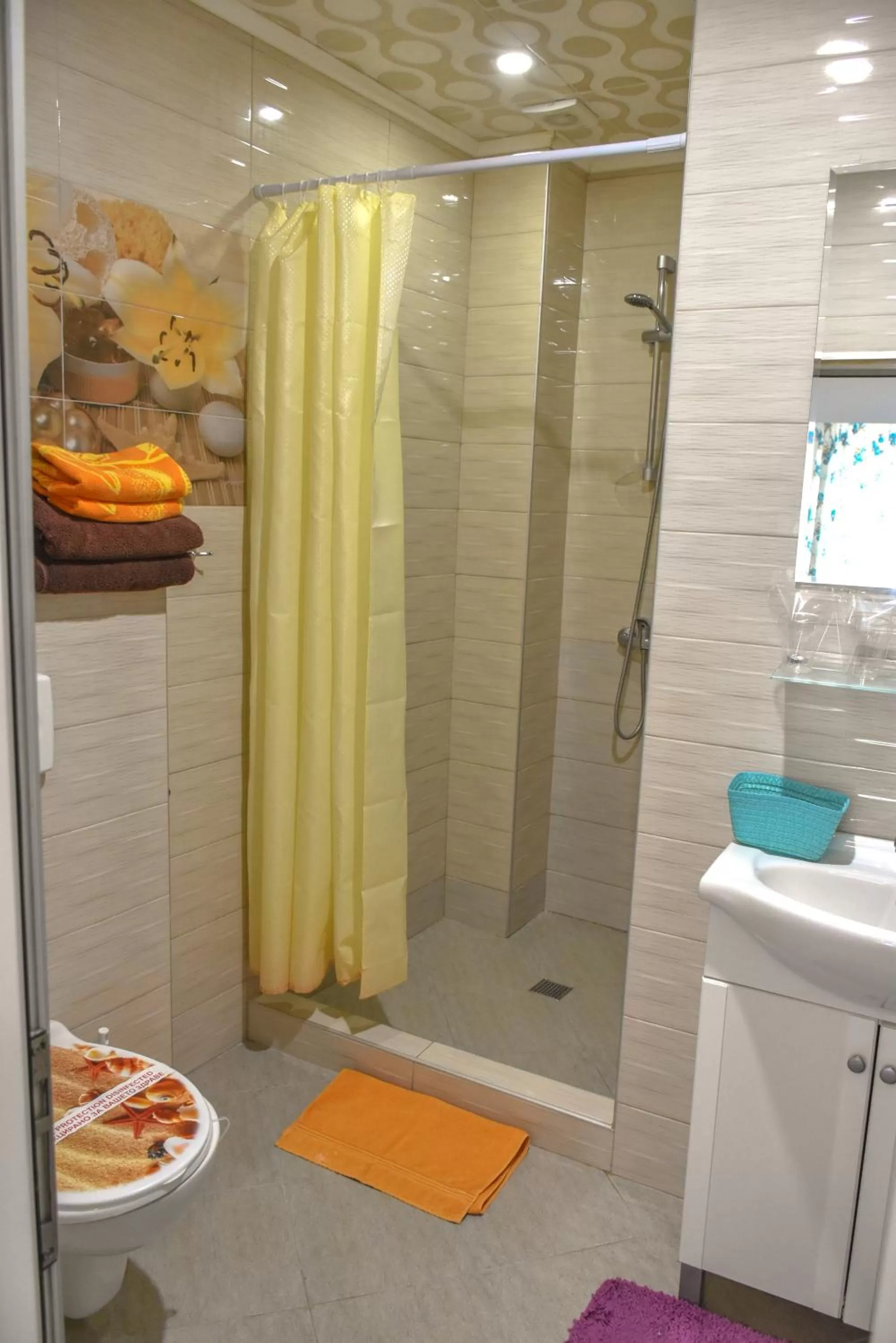 Bathroom in White Rose Family Guest House