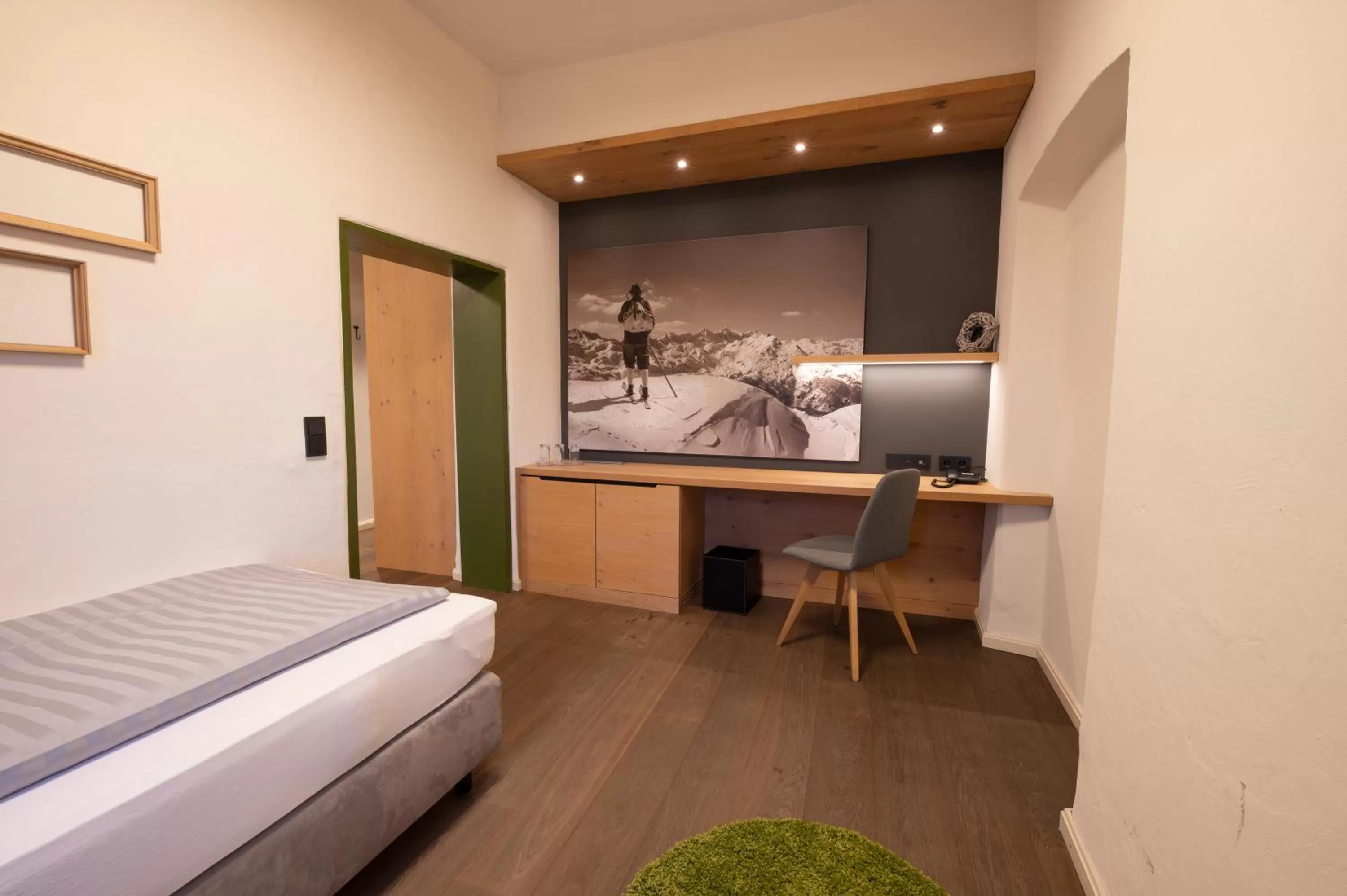 Bed in LANDHOTEL ALTE ZOLLSTATION- Historical Building