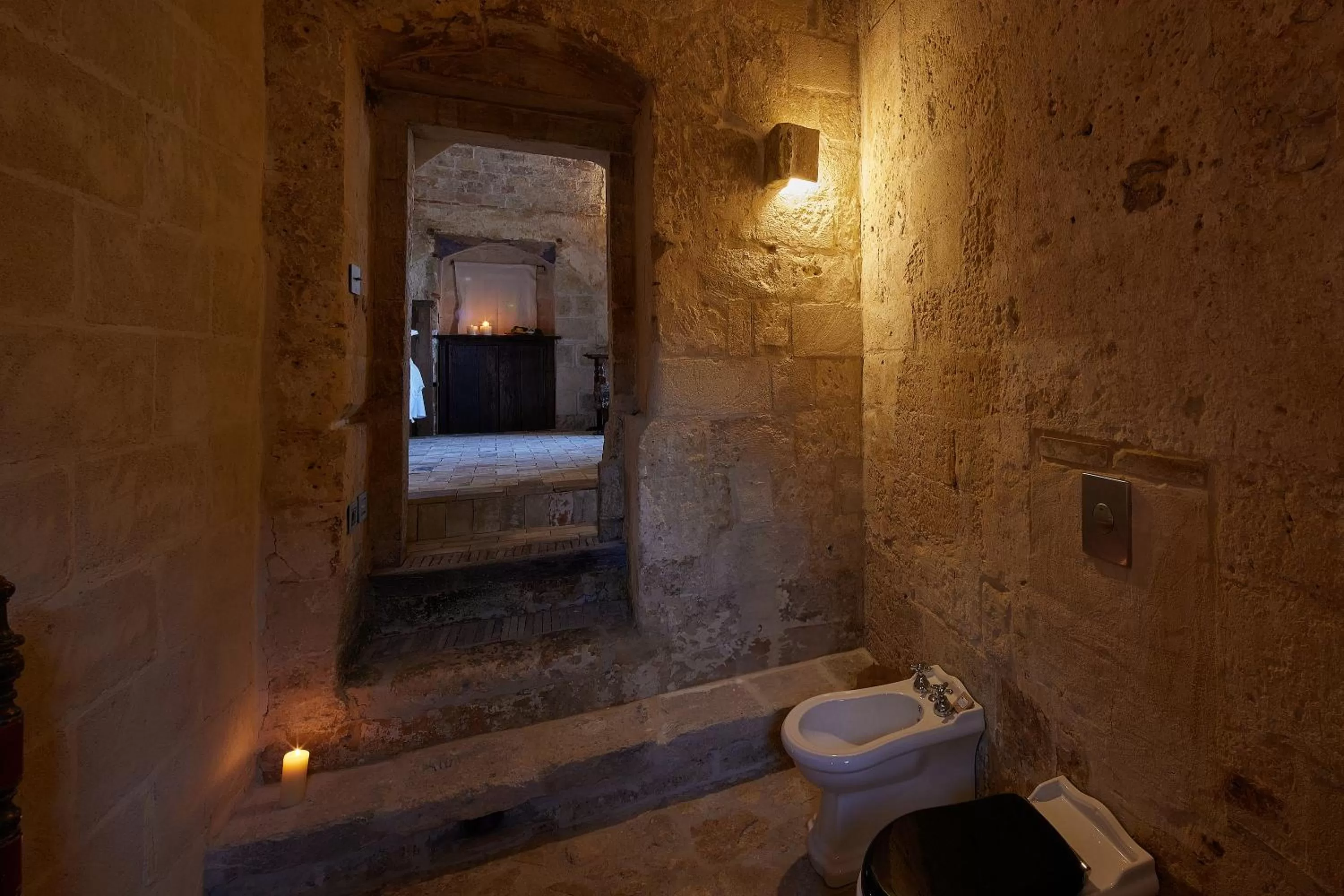 Toilet in Sextantio Le Grotte Della Civita