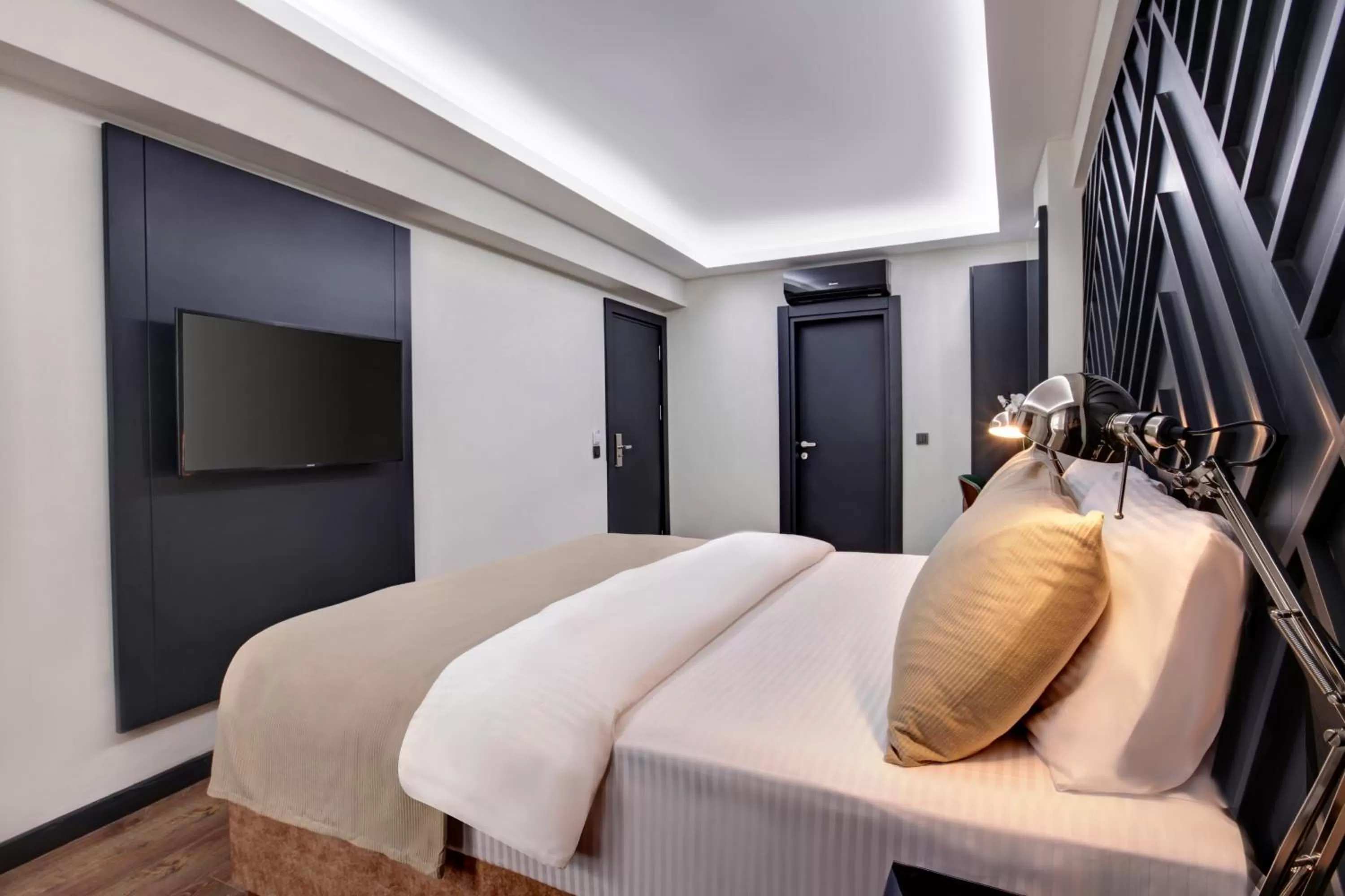 TV and multimedia, Bed in Xenia Hotel Istanbul