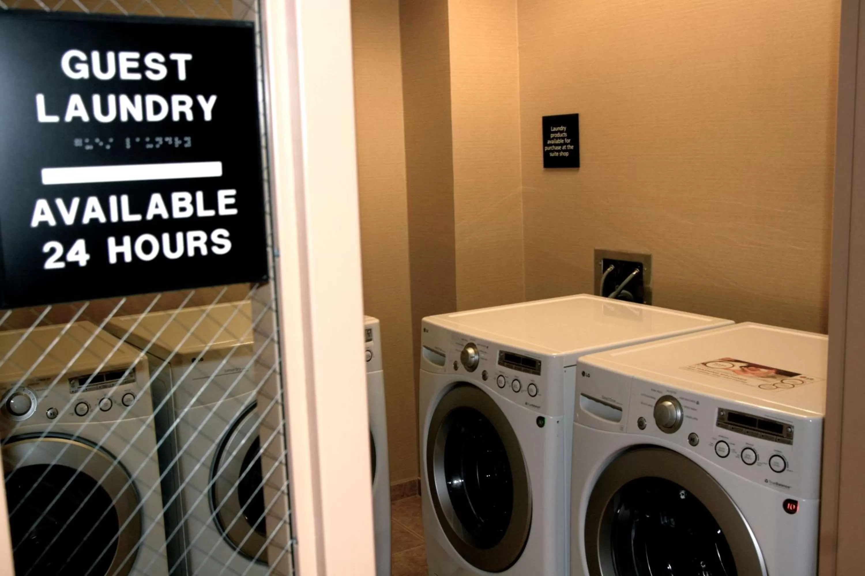 Property building in Hampton Inn & Suites Folsom