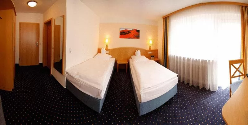 Photo of the whole room, Bed in Hotel-Restaurant Zum Goldenen Löwen