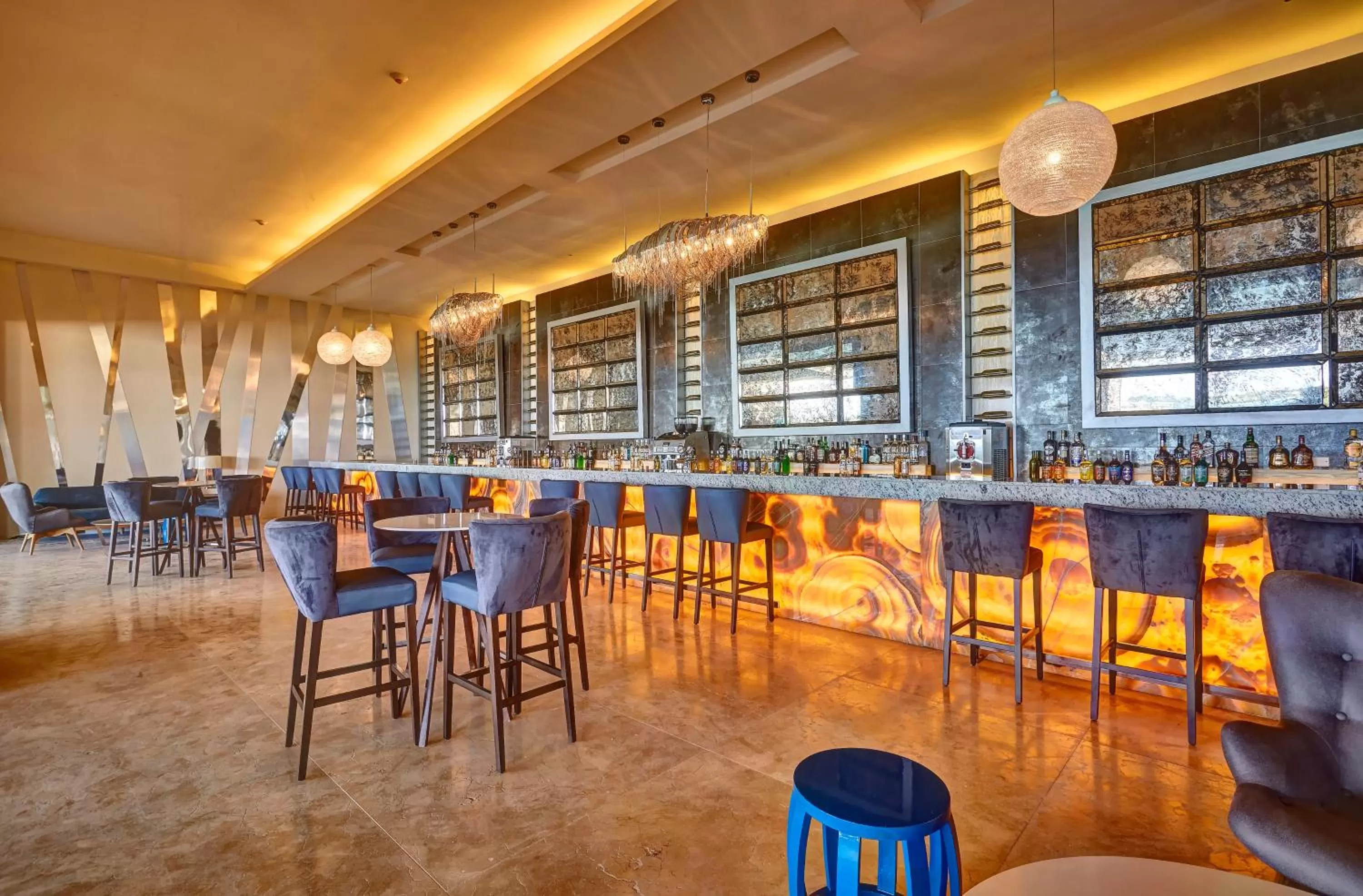 Lounge or bar in Royalton Negril, An Autograph Collection All-Inclusive Resort