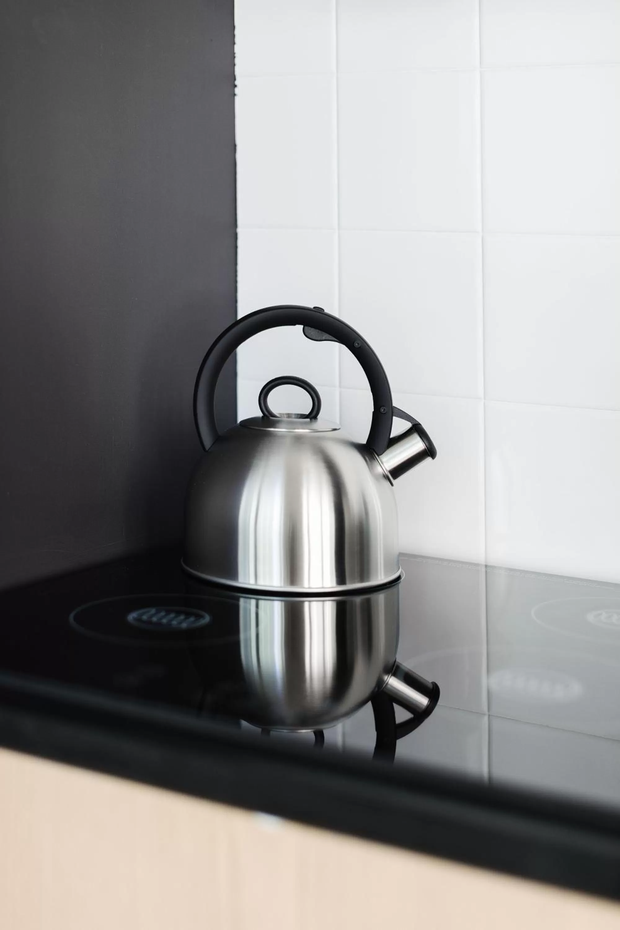 Kitchen or kitchenette in Placemakr Wall Street