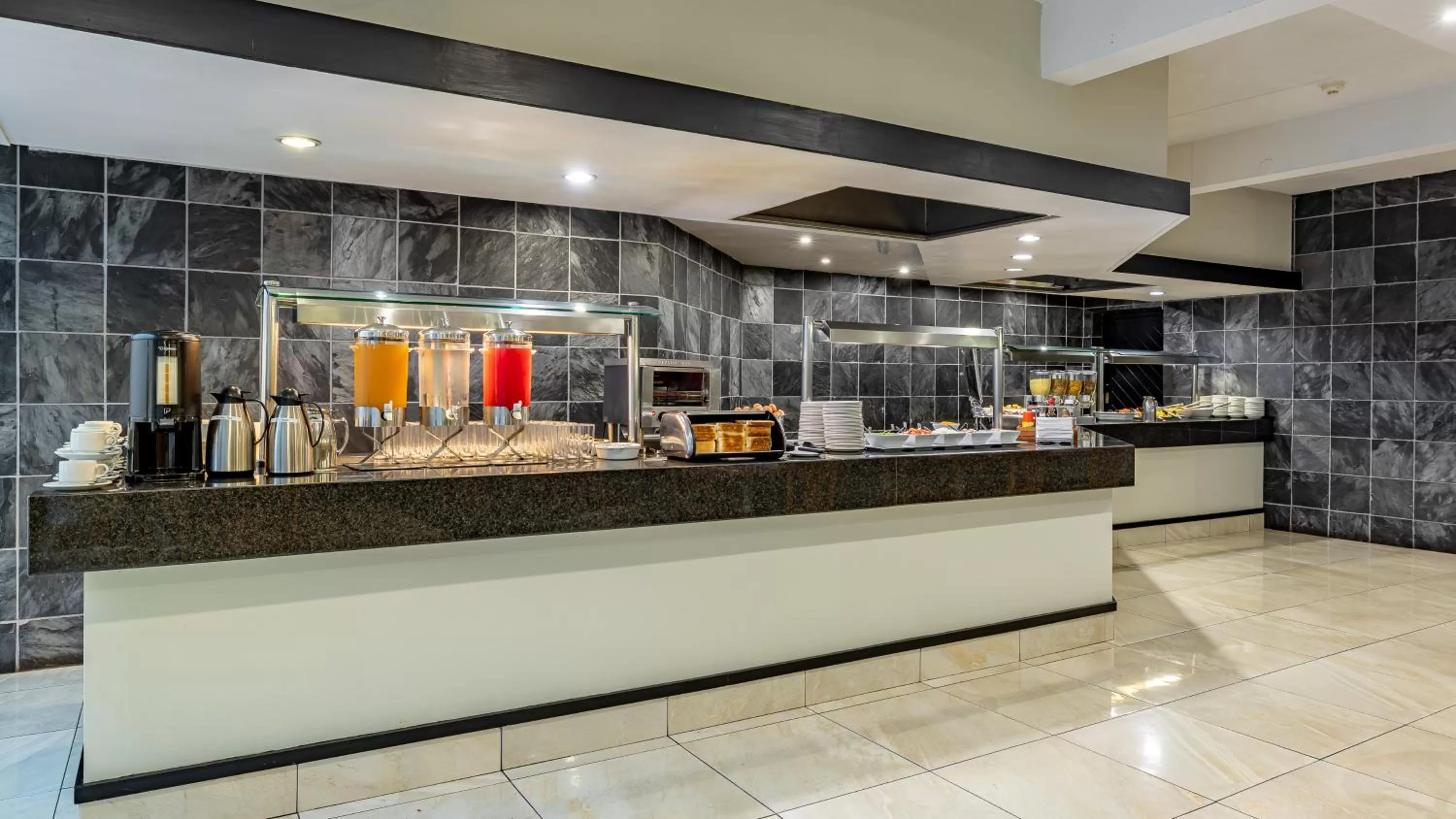 Restaurant/places to eat in African Sky Newcastle Inn