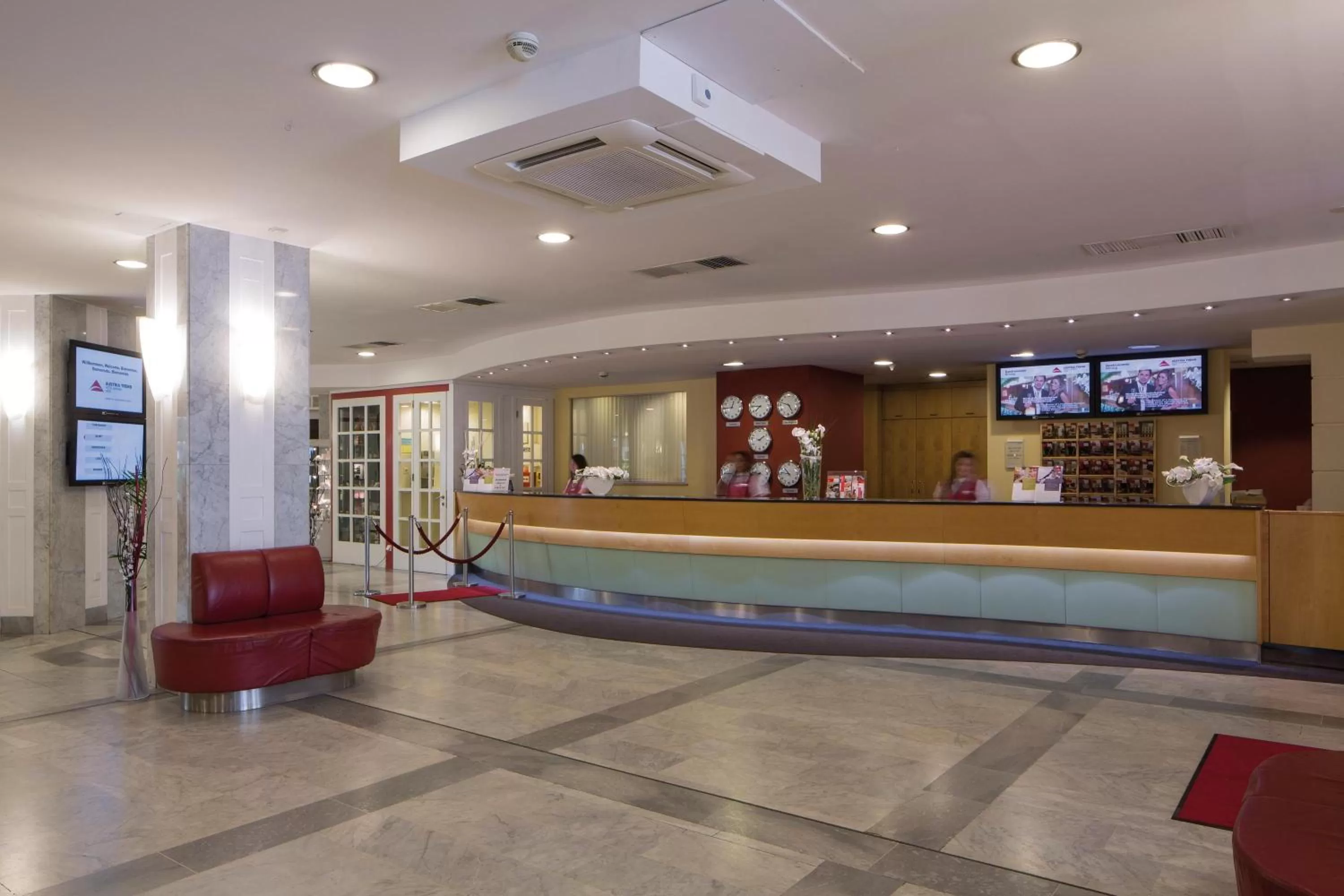 Lobby or reception in Austria Trend Hotel Ananas Wien