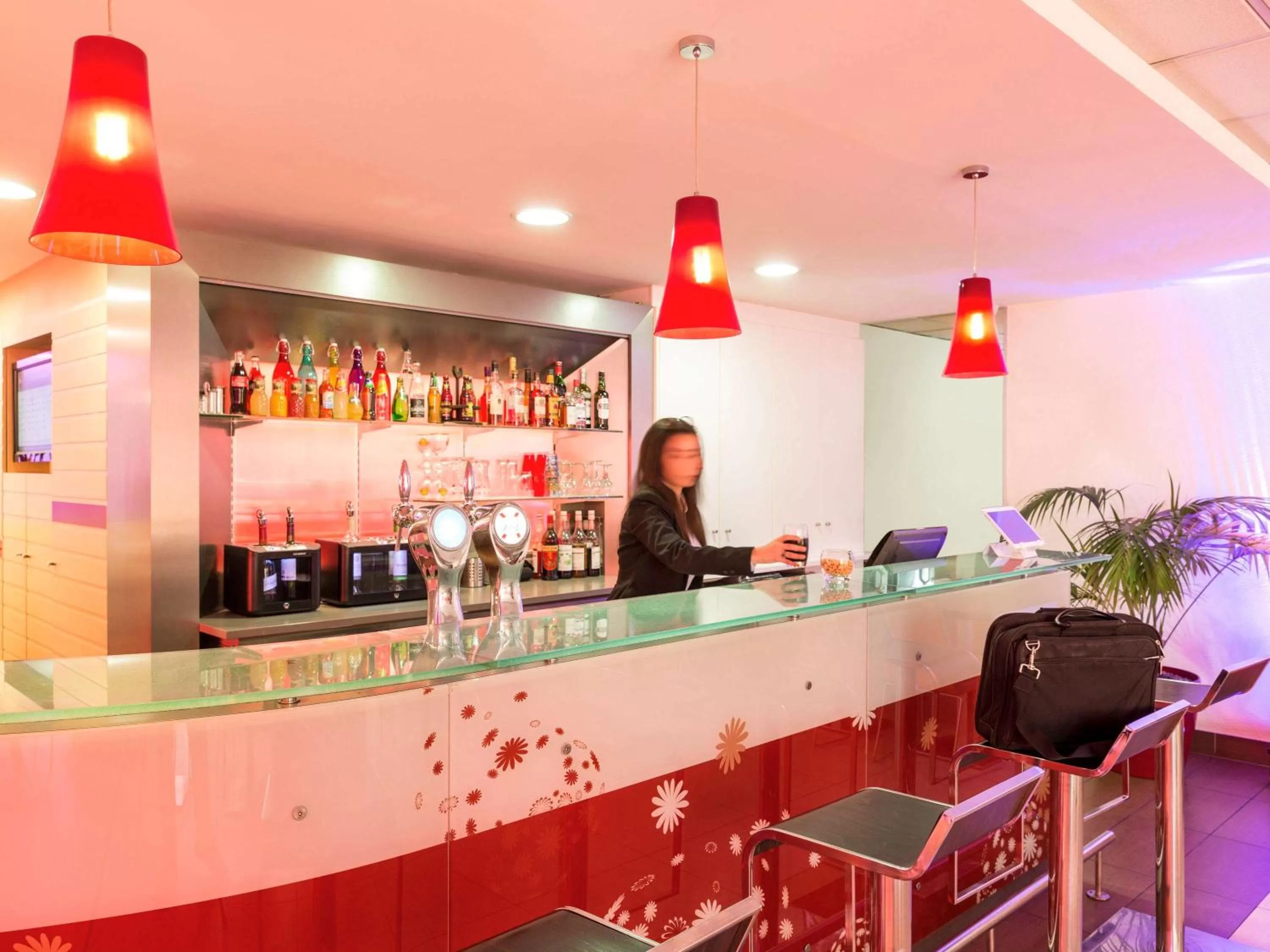 Lounge or bar in ibis Aulnay Paris Nord Expo