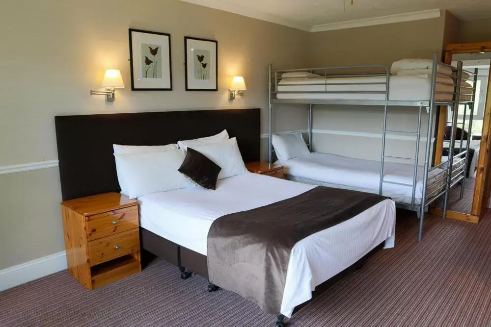 Family Room in Inn On The Lake Family Room in Inn On The Lake