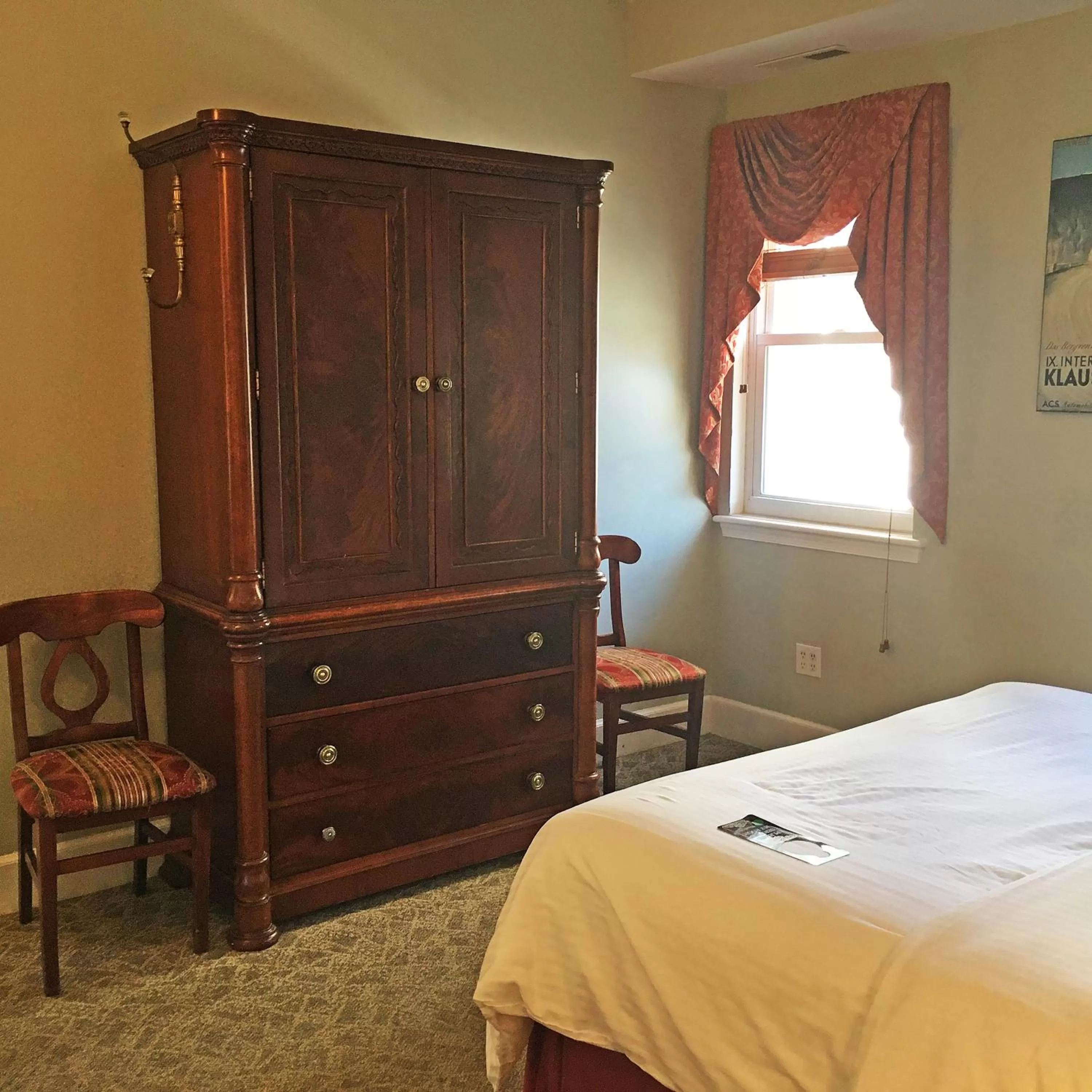 Bed in Morris House Hotel