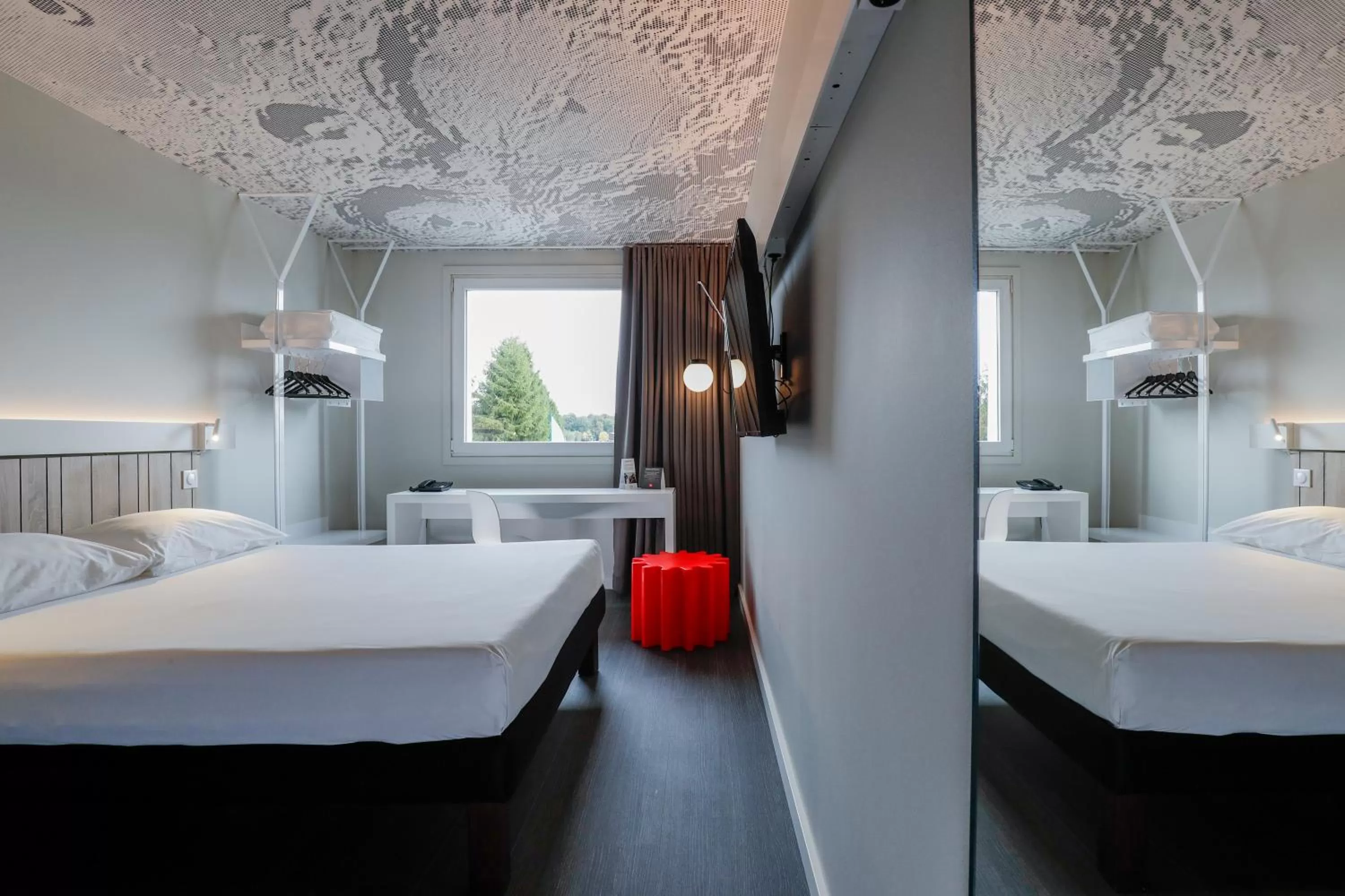 Bed in Ibis Luxembourg Airport