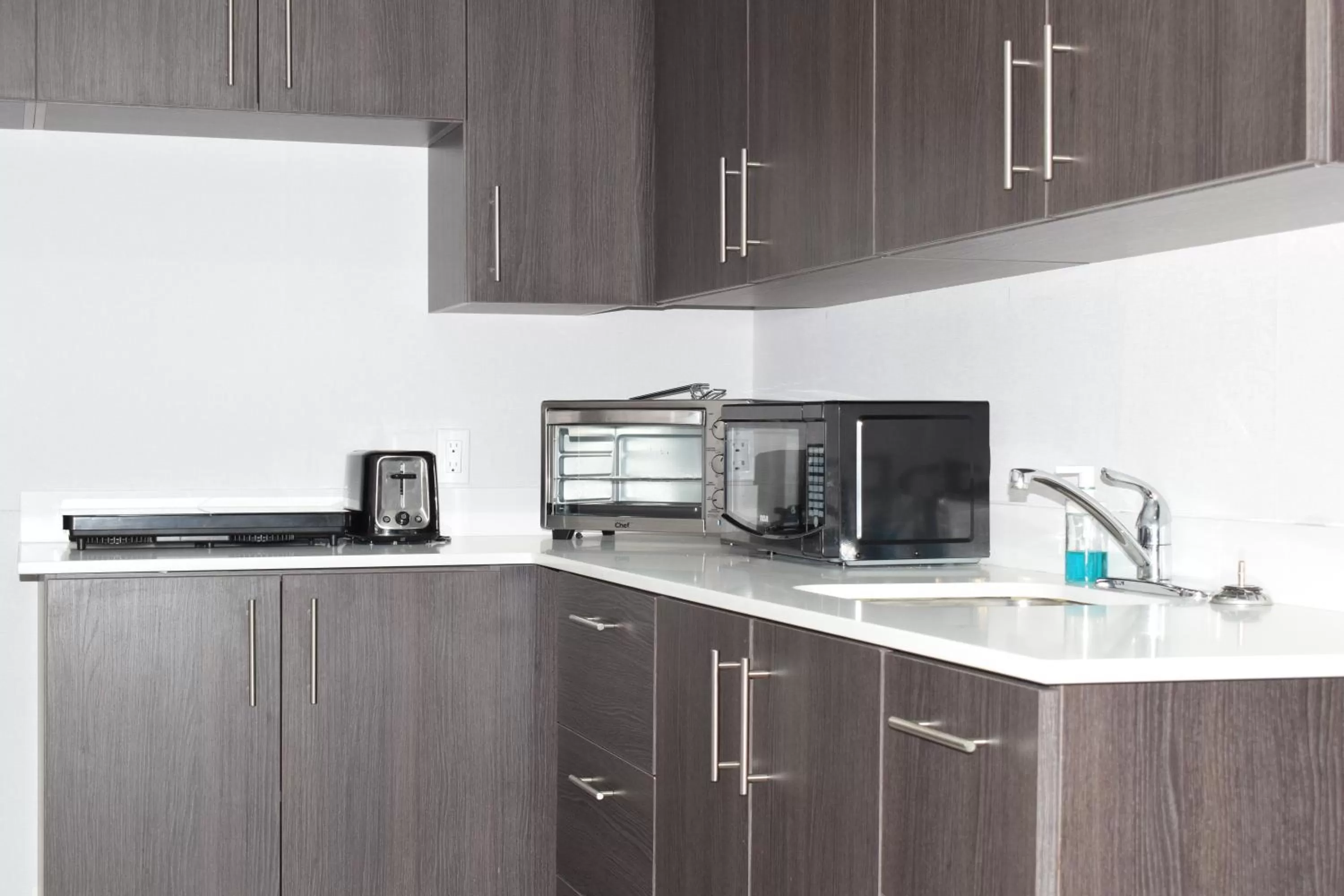 Kitchen or kitchenette in Days Inn by Wyndham Kingston